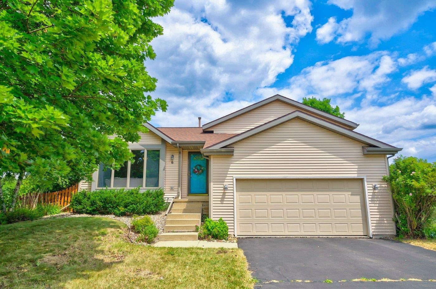 6 Autumn Jade Court — photo