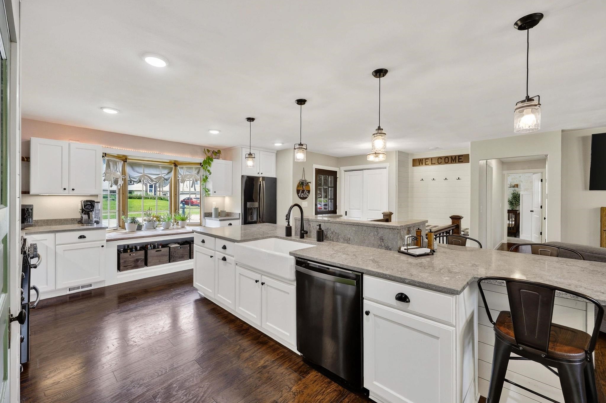 542 Woodview Drive — photo