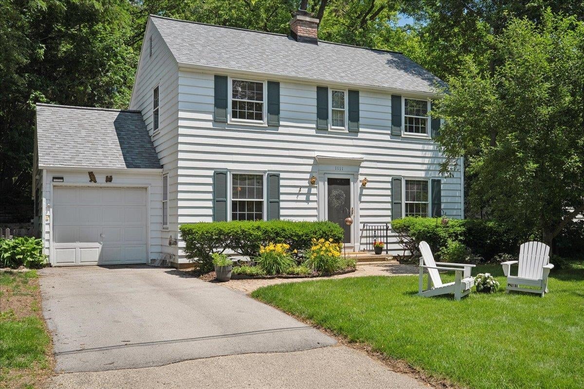 1111 Amherst Drive — photo