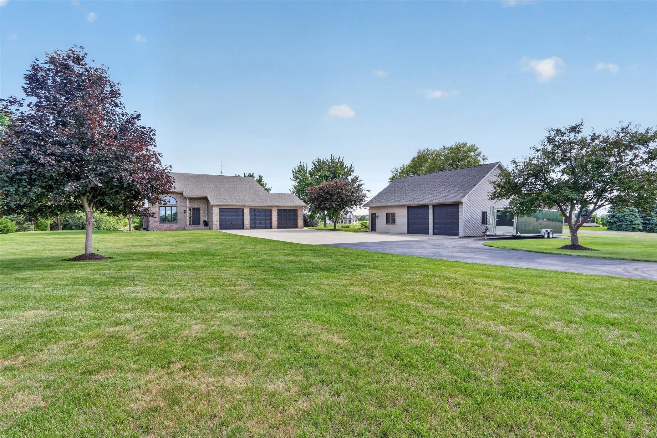 5542 E L T Townline Road — photo
