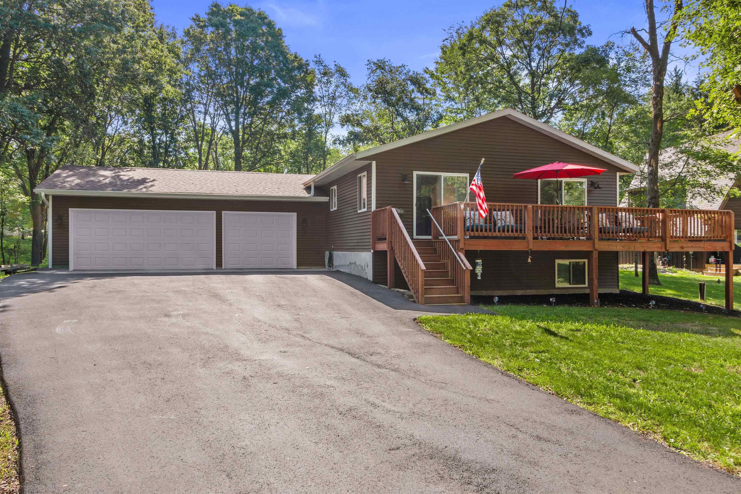 384 Lancer Court — photo