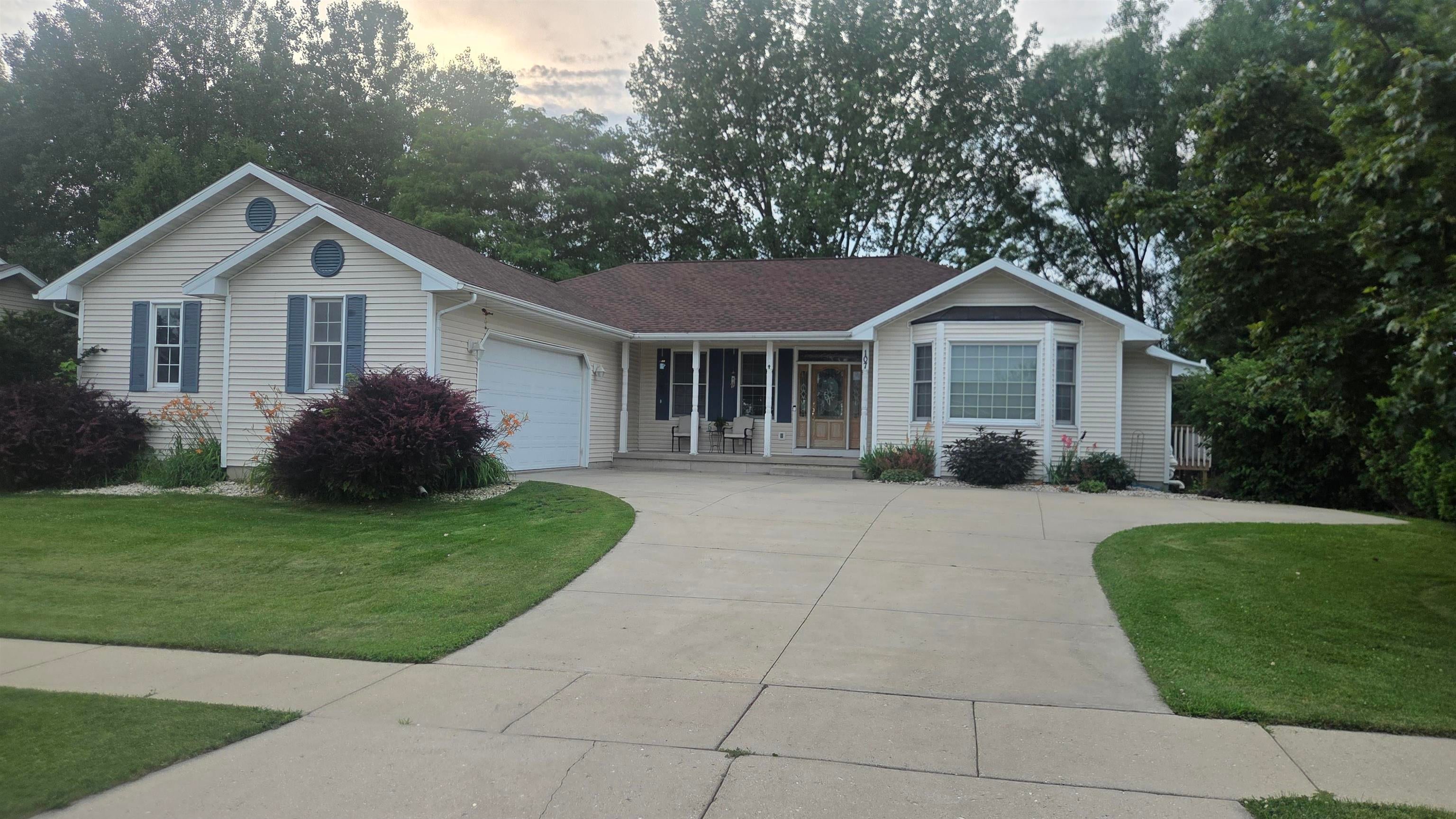 107 Lazy Lake Drive — photo