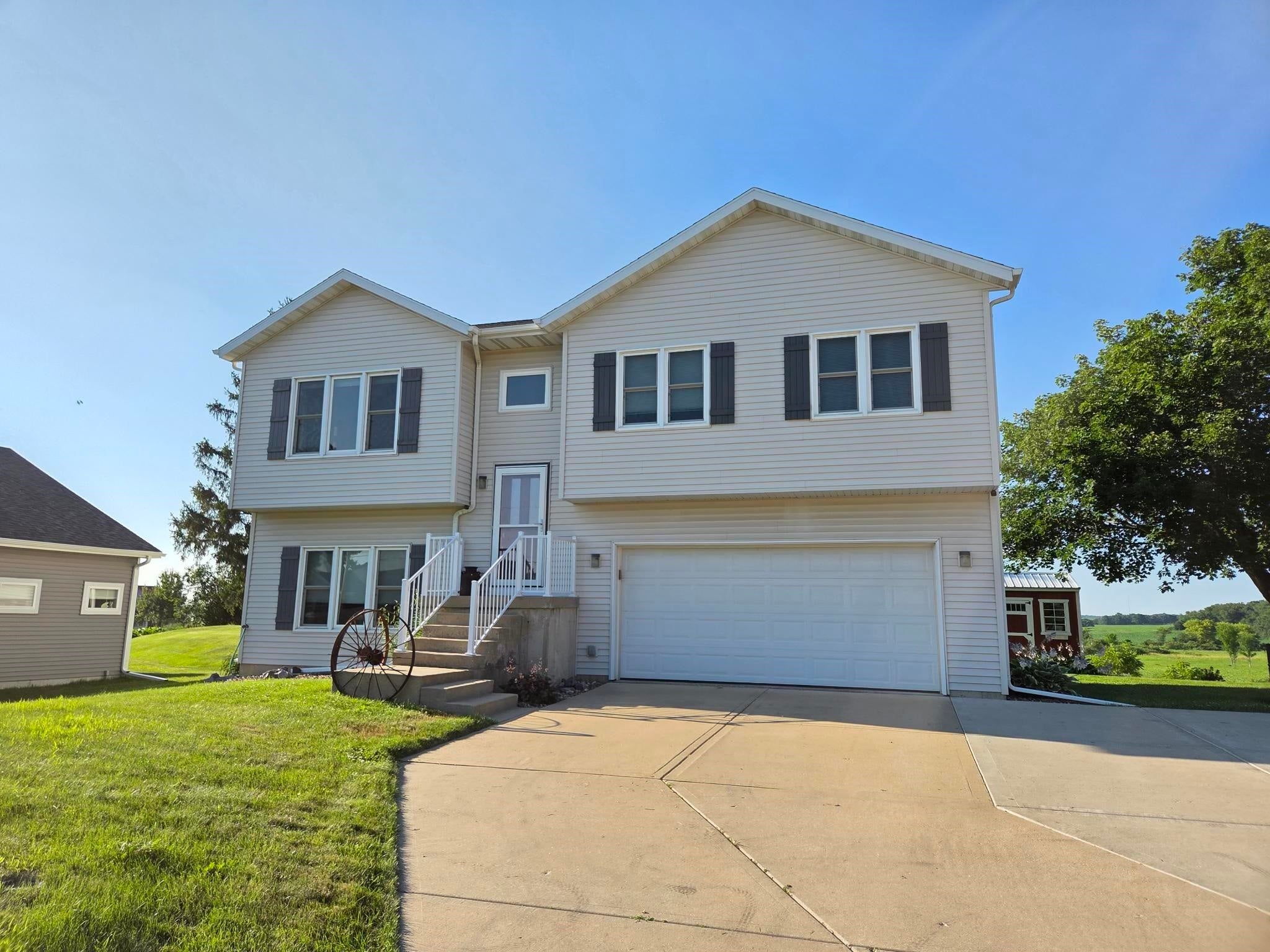 6738 Henry Road — photo