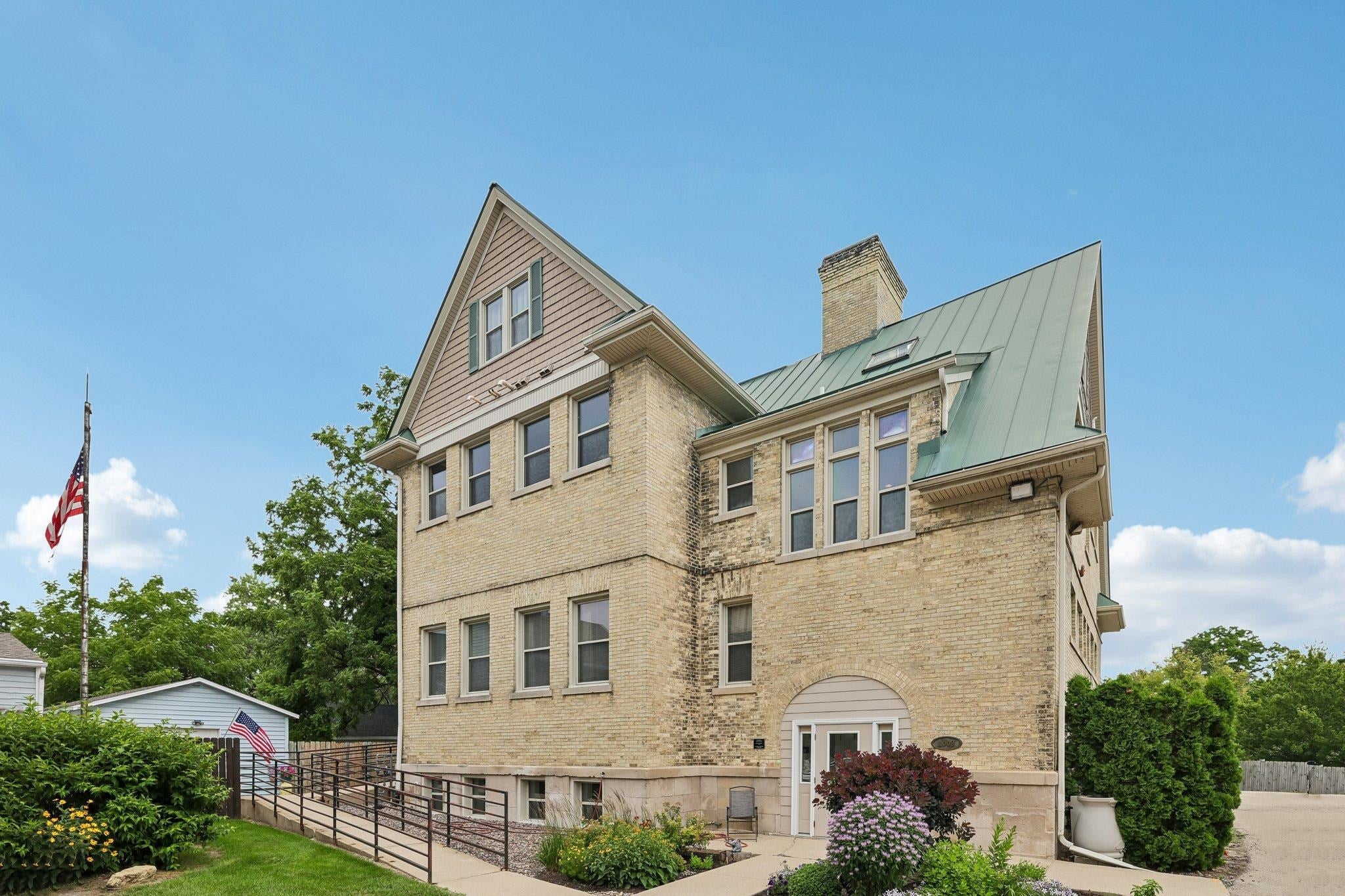 1009 Summit Avenue 6 — photo
