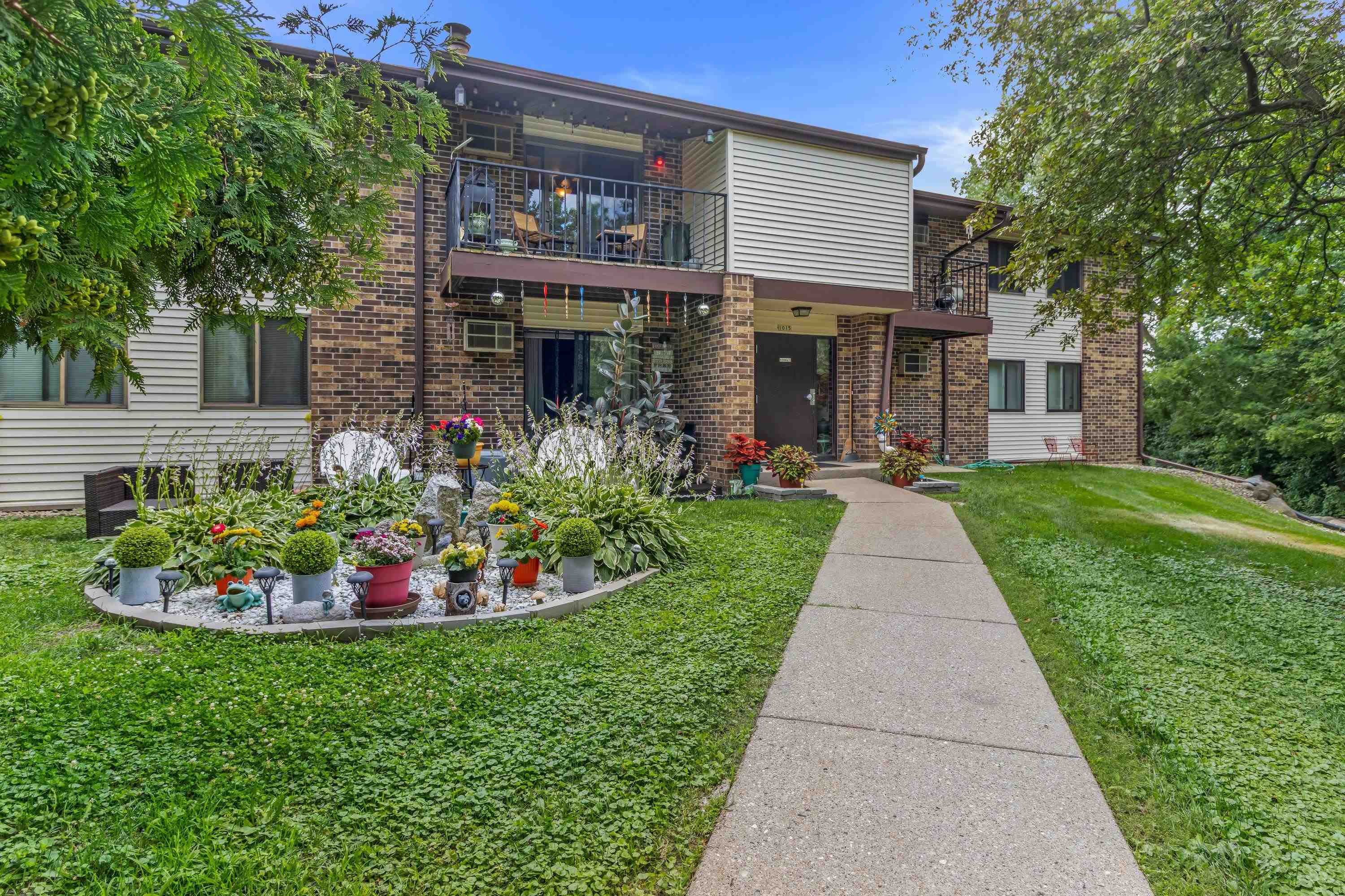 1015 N Sunnyvale Lane E — photo