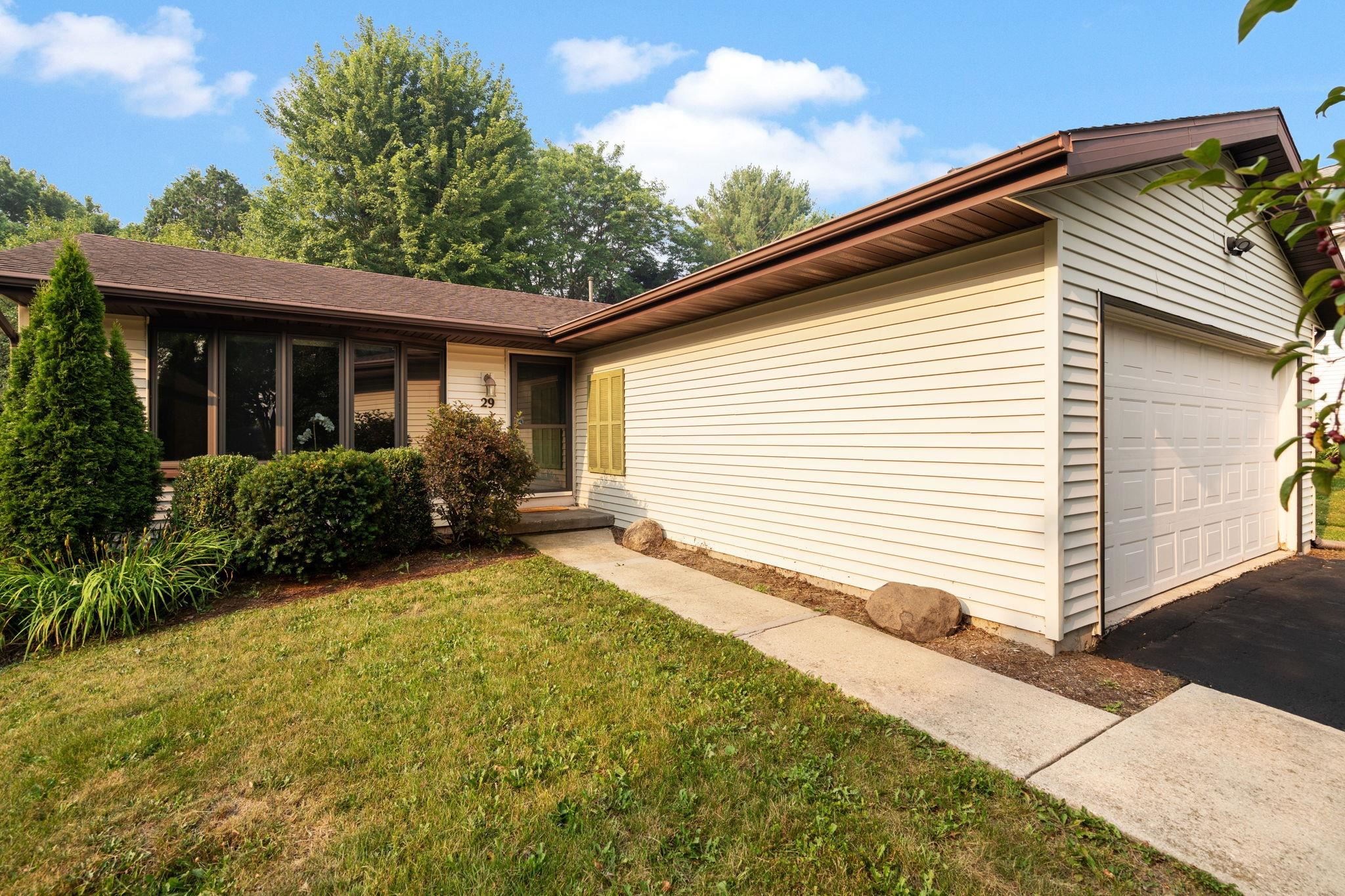 29 Newbury Circle — photo