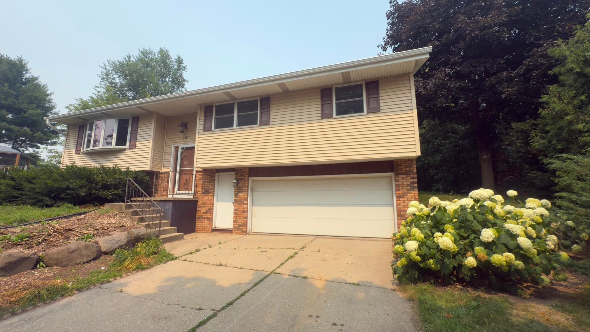 2413 Stuart Court — photo