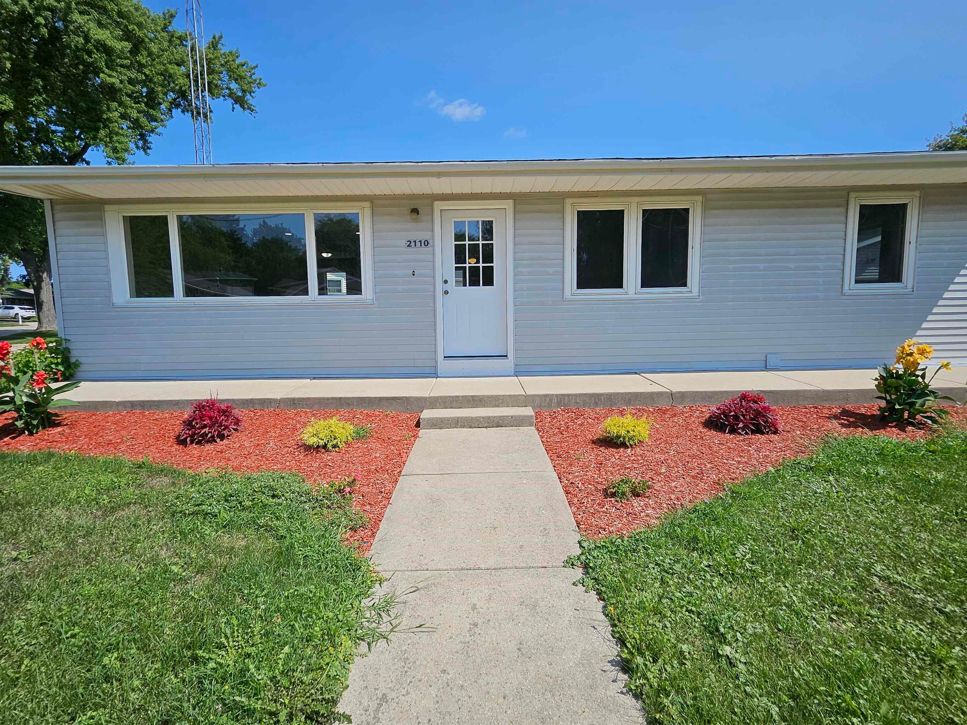 2110 W Memorial Drive — photo