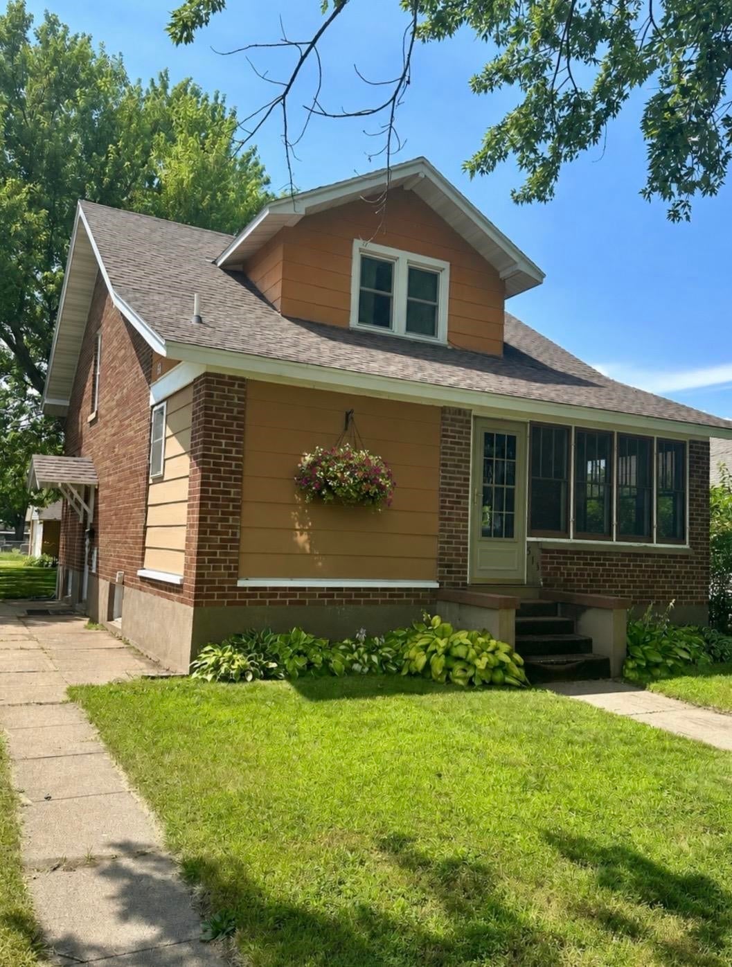 513 N Michigan Street — photo