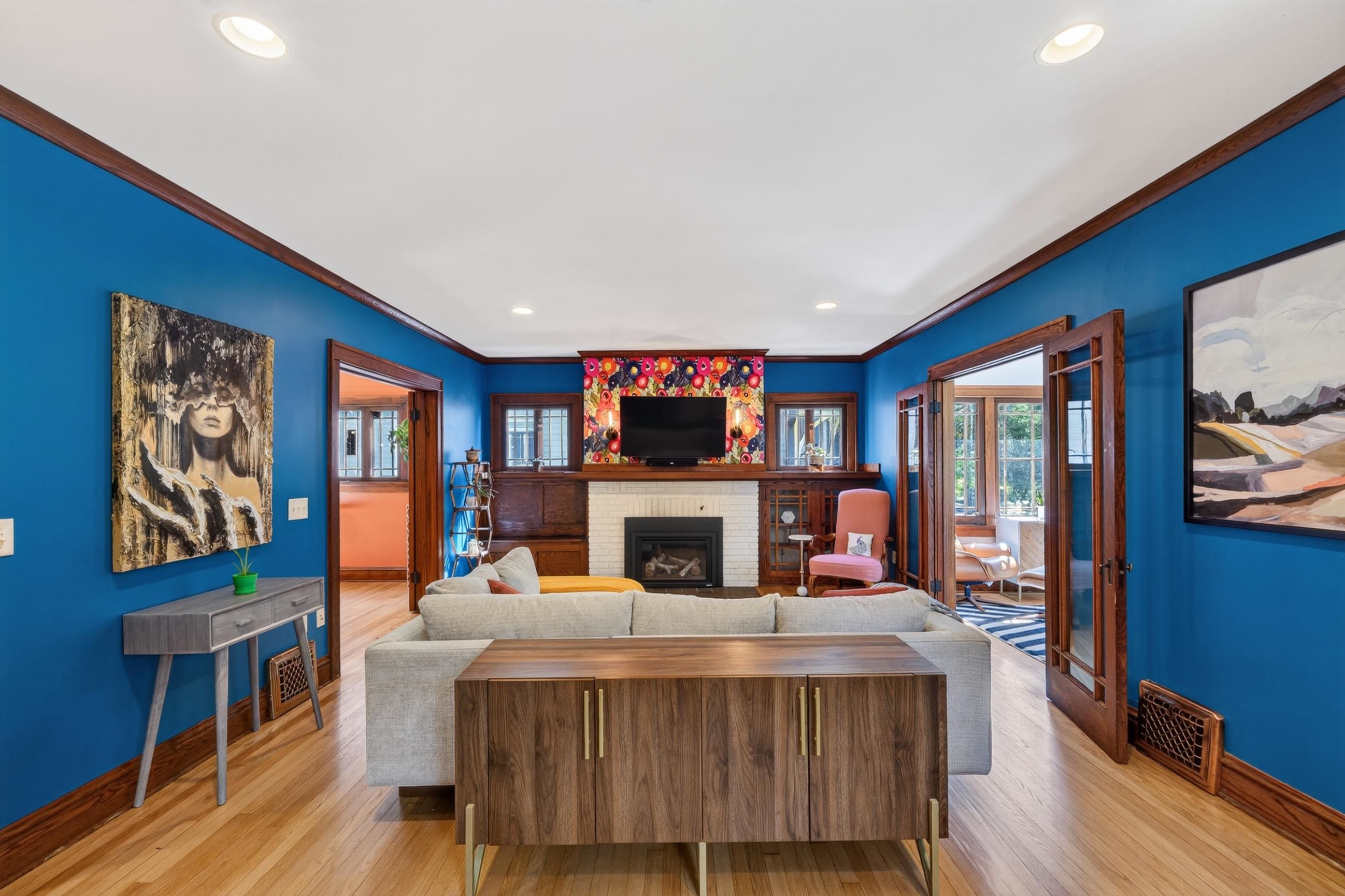 1233 E Johnson Street — photo