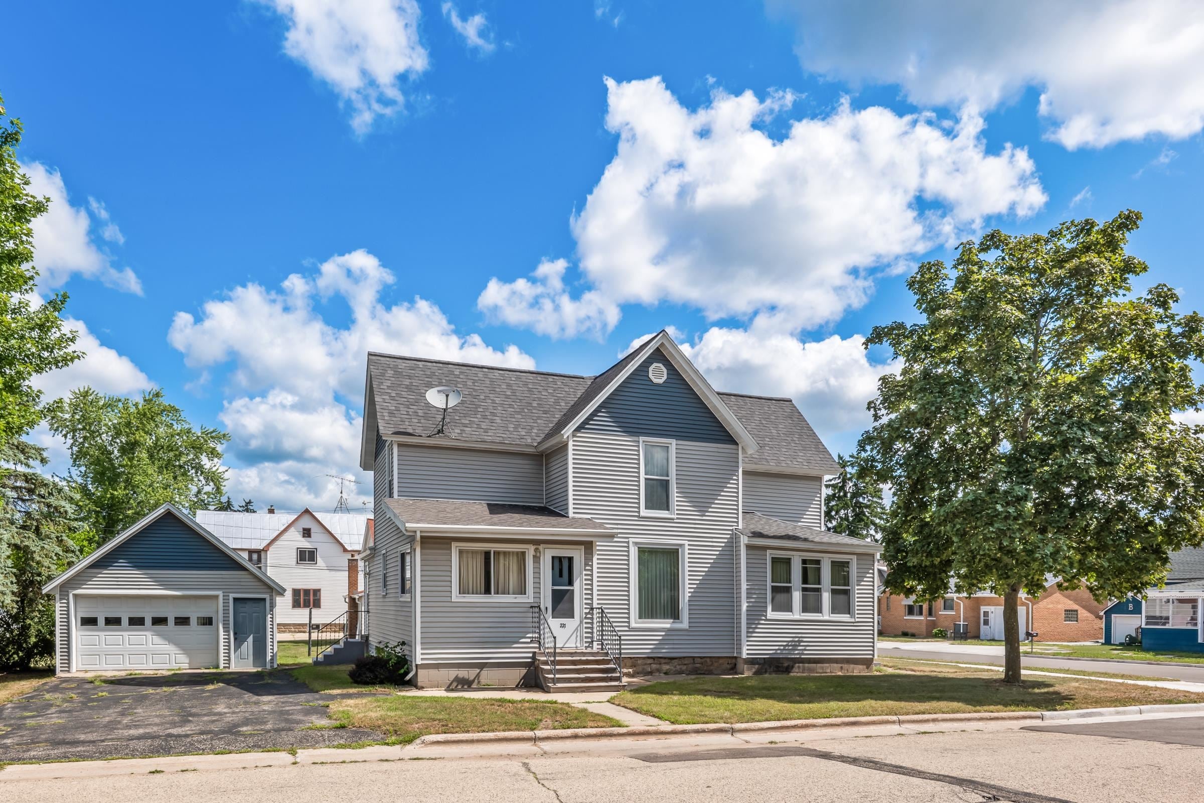 331 S Howard Street — photo