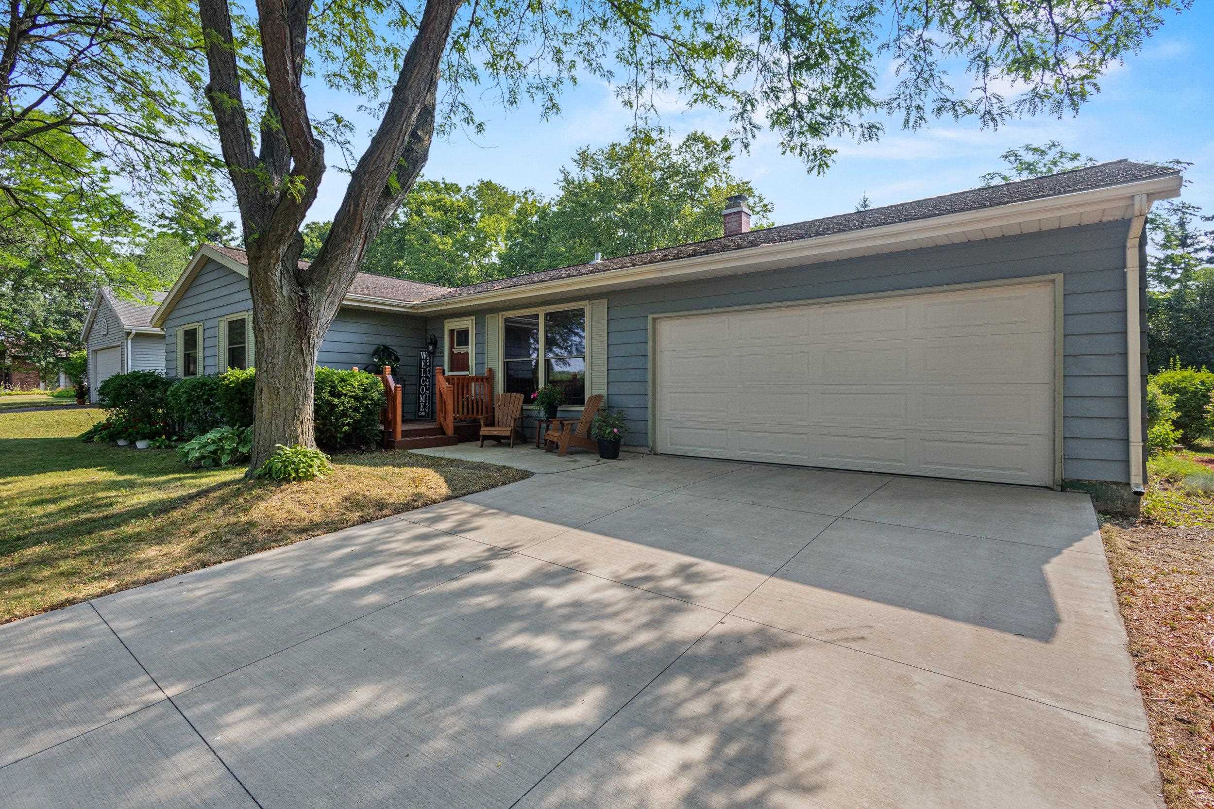 225 Coach House Drive — photo