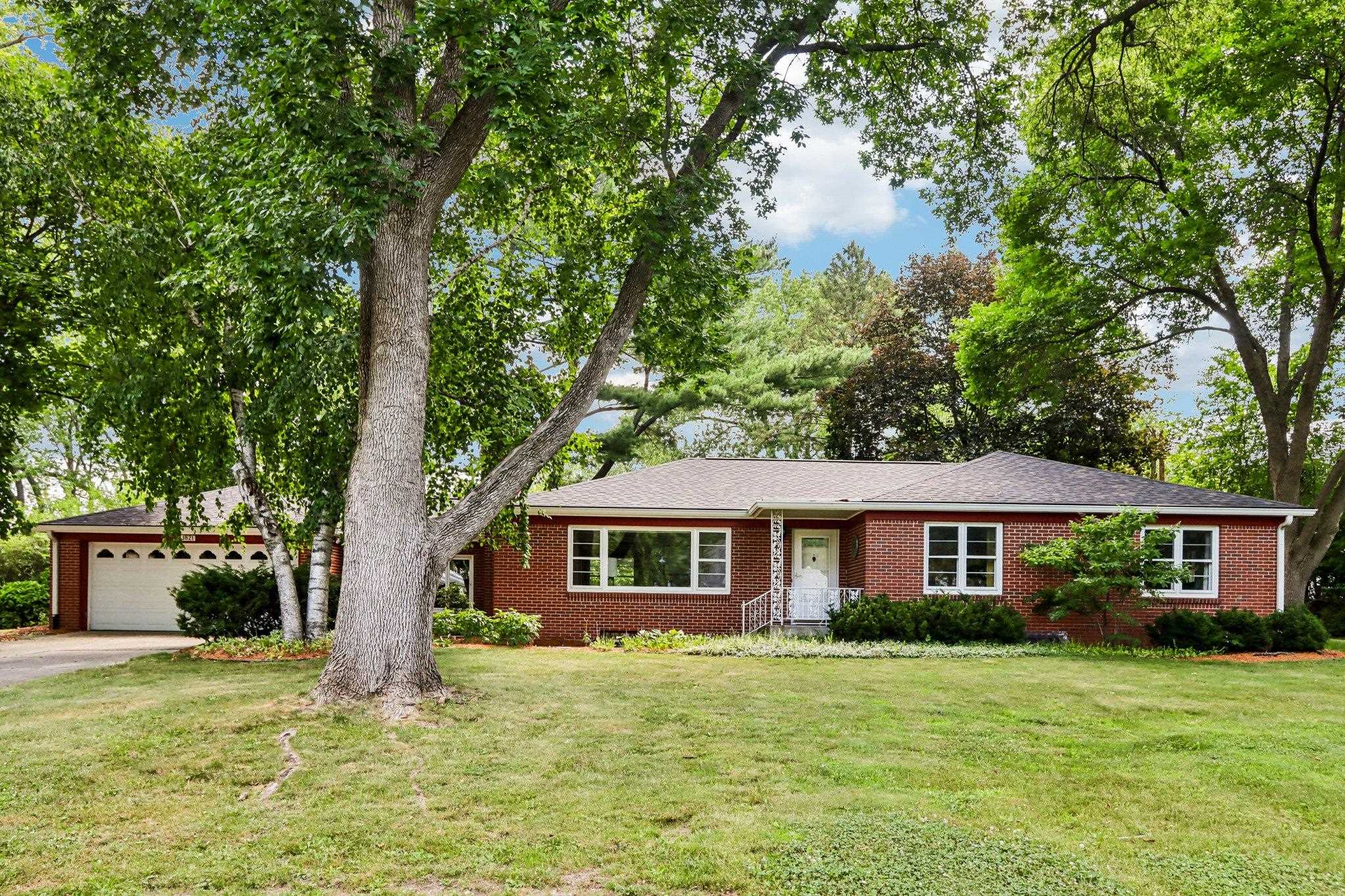 1821 Morgan Terrace — photo