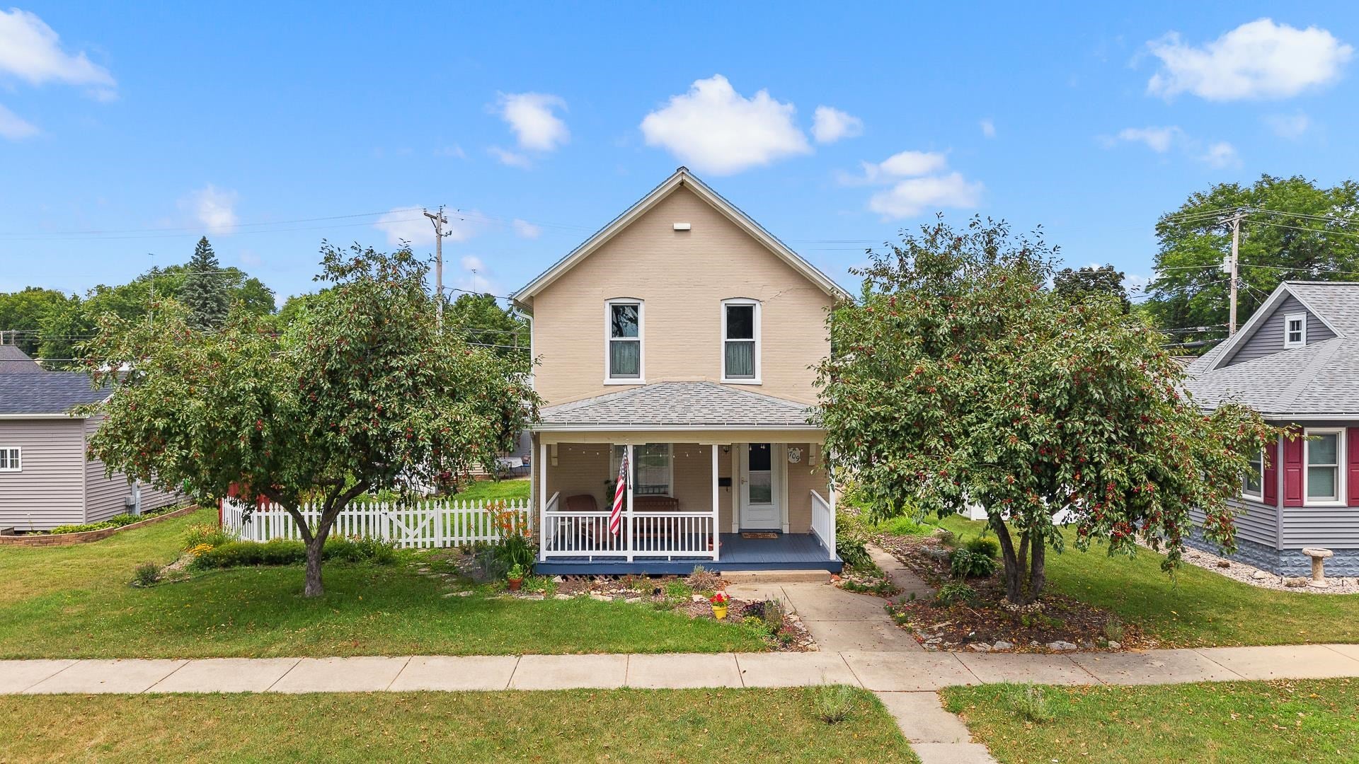 709 W Edgewater Street — photo