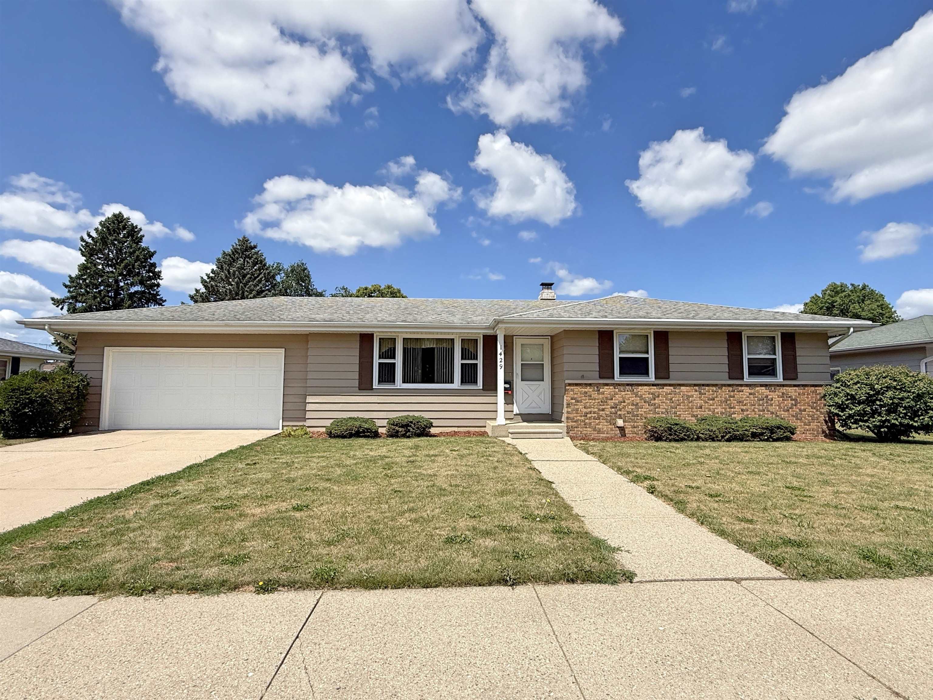 1429 N Pontiac Drive — photo