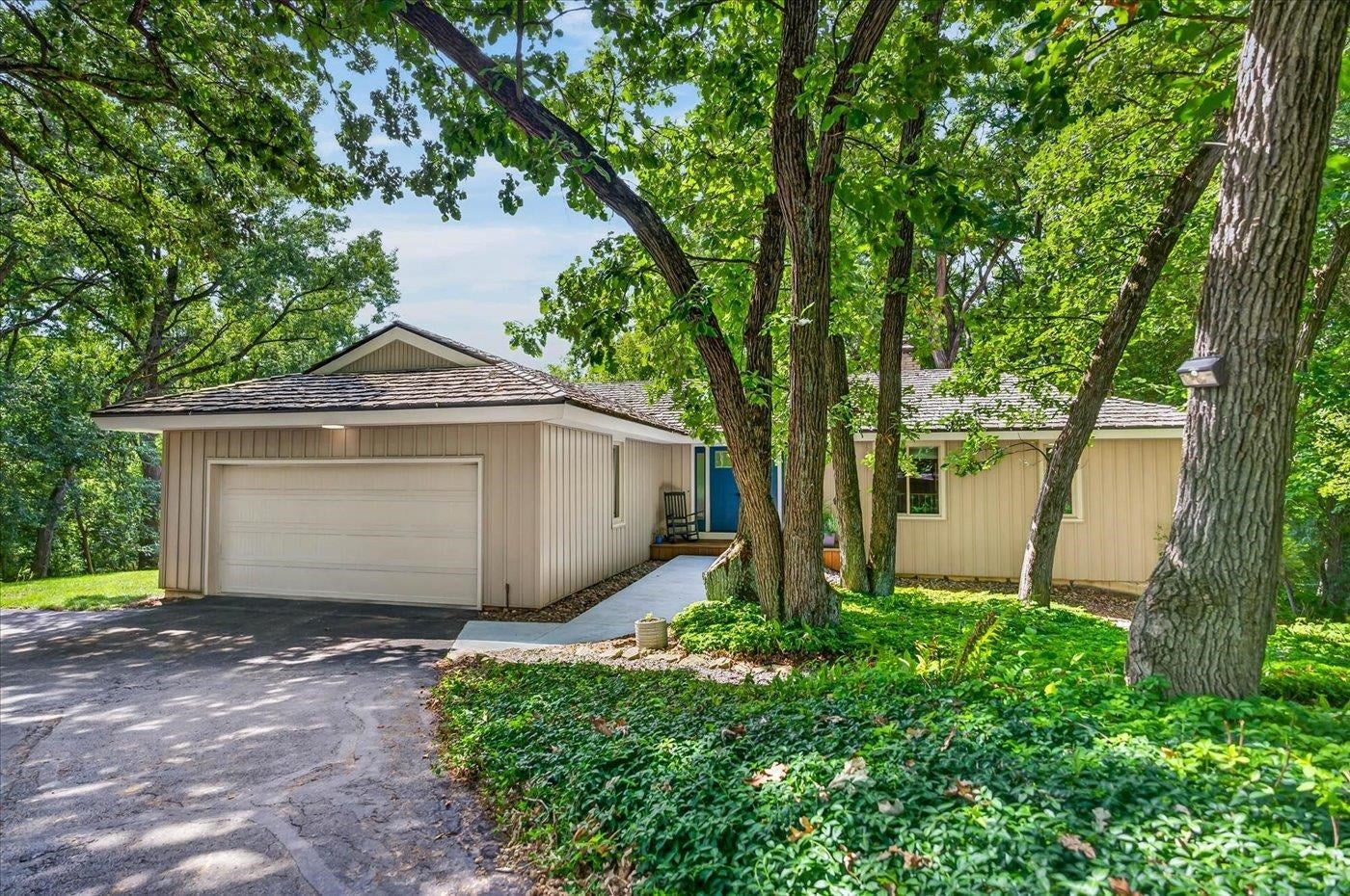 7116 Applewood Drive — photo