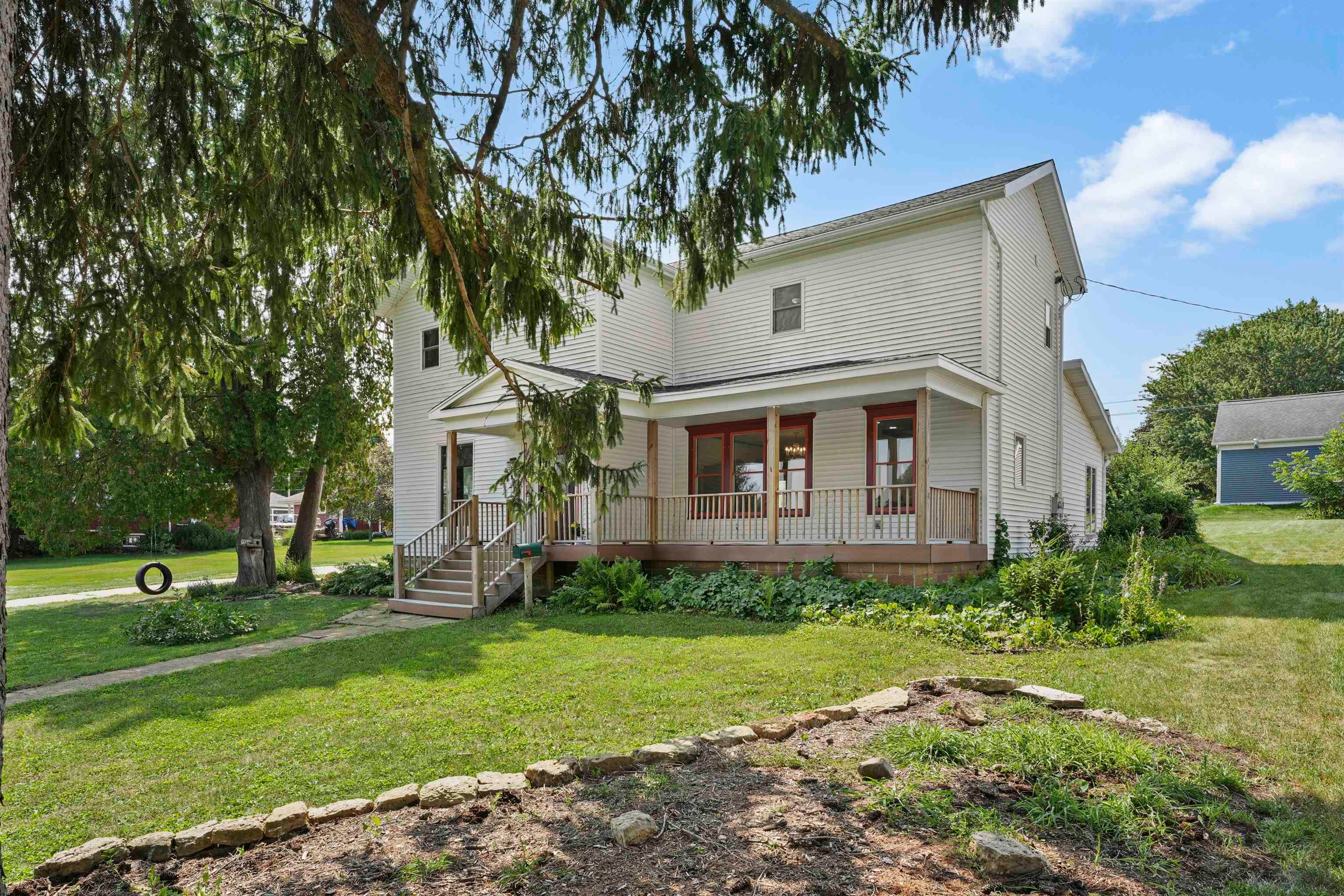 209 W Walnut Street — photo