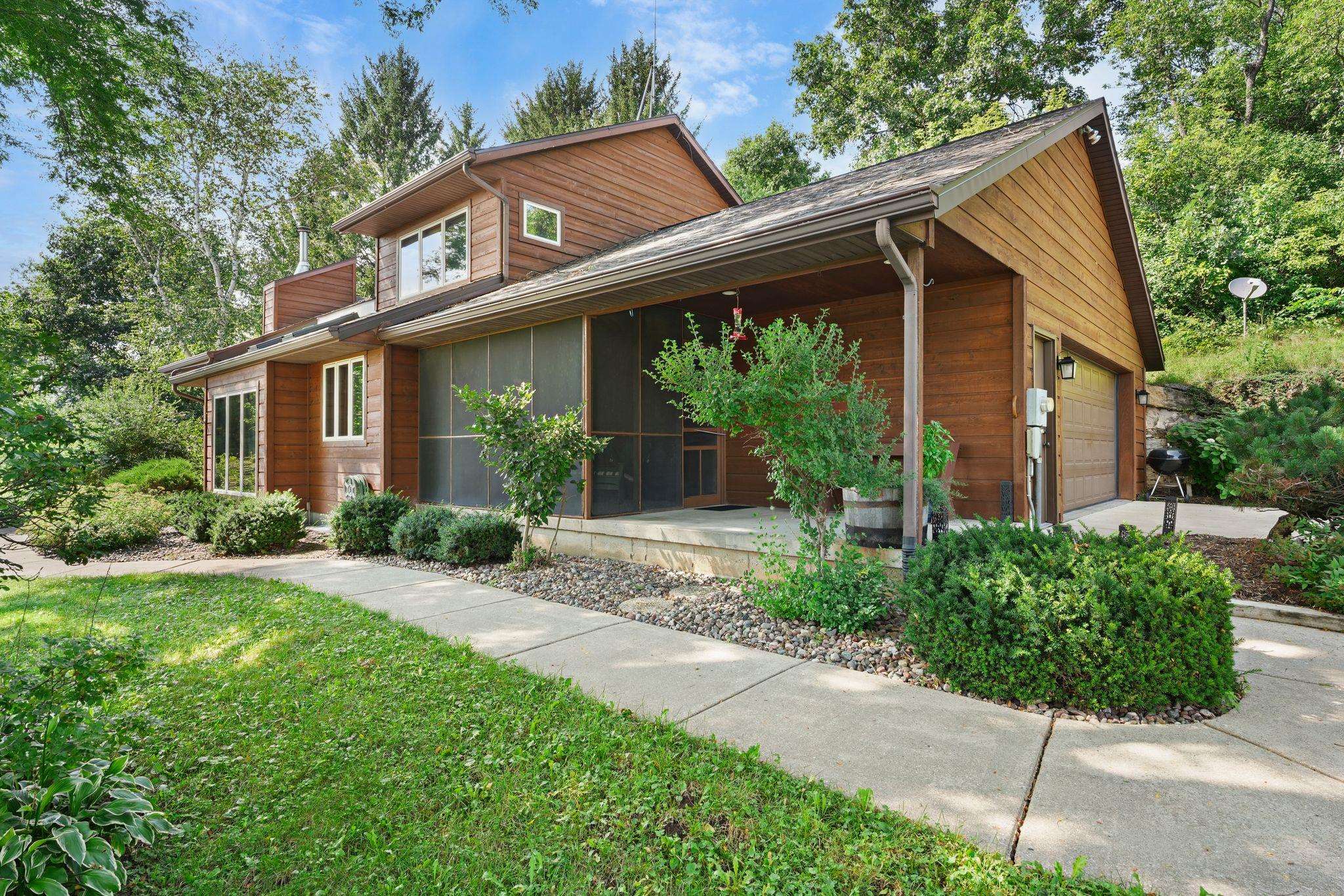 10576 Mayflower Road — photo