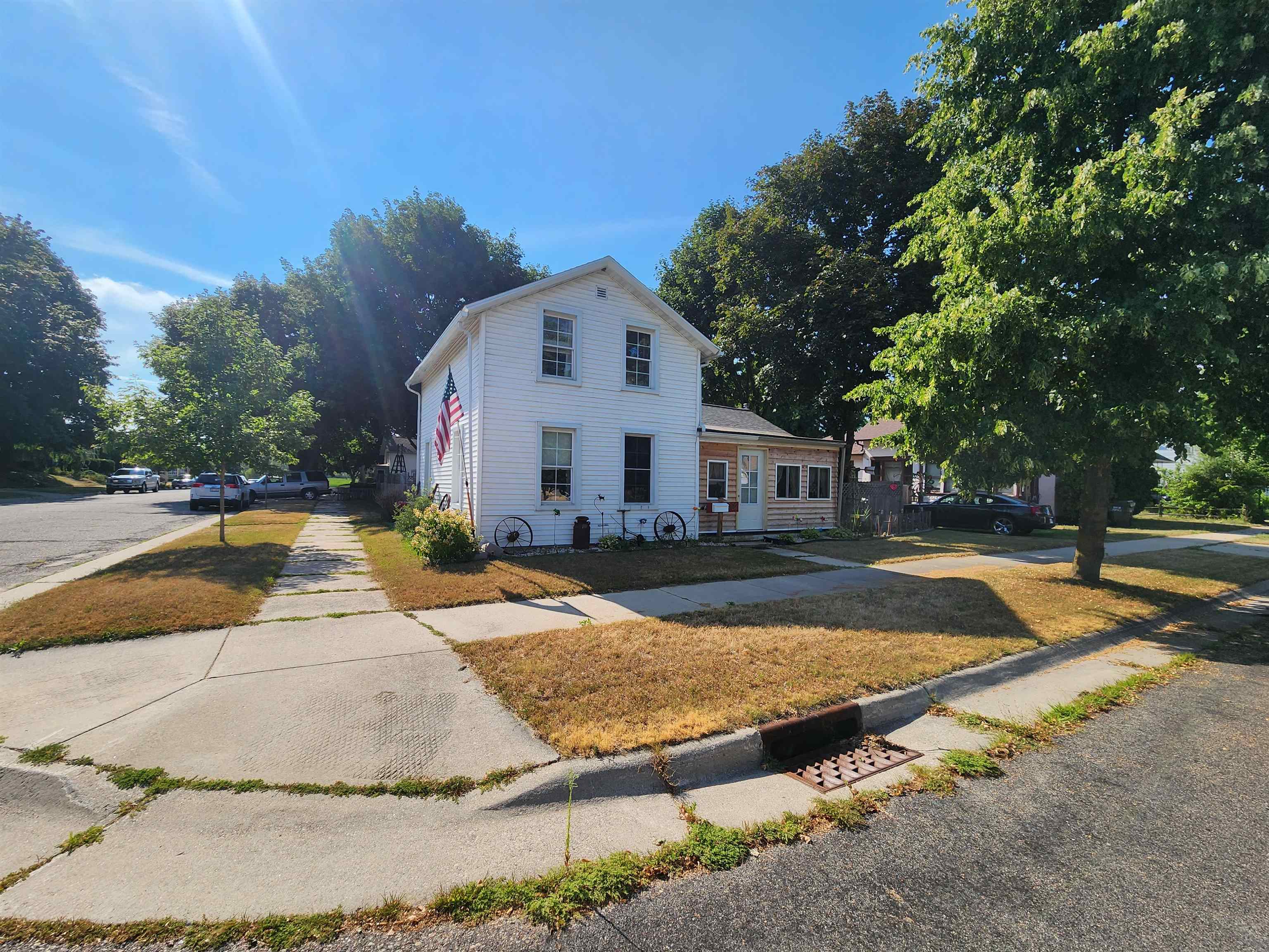 902 Cass Street — photo