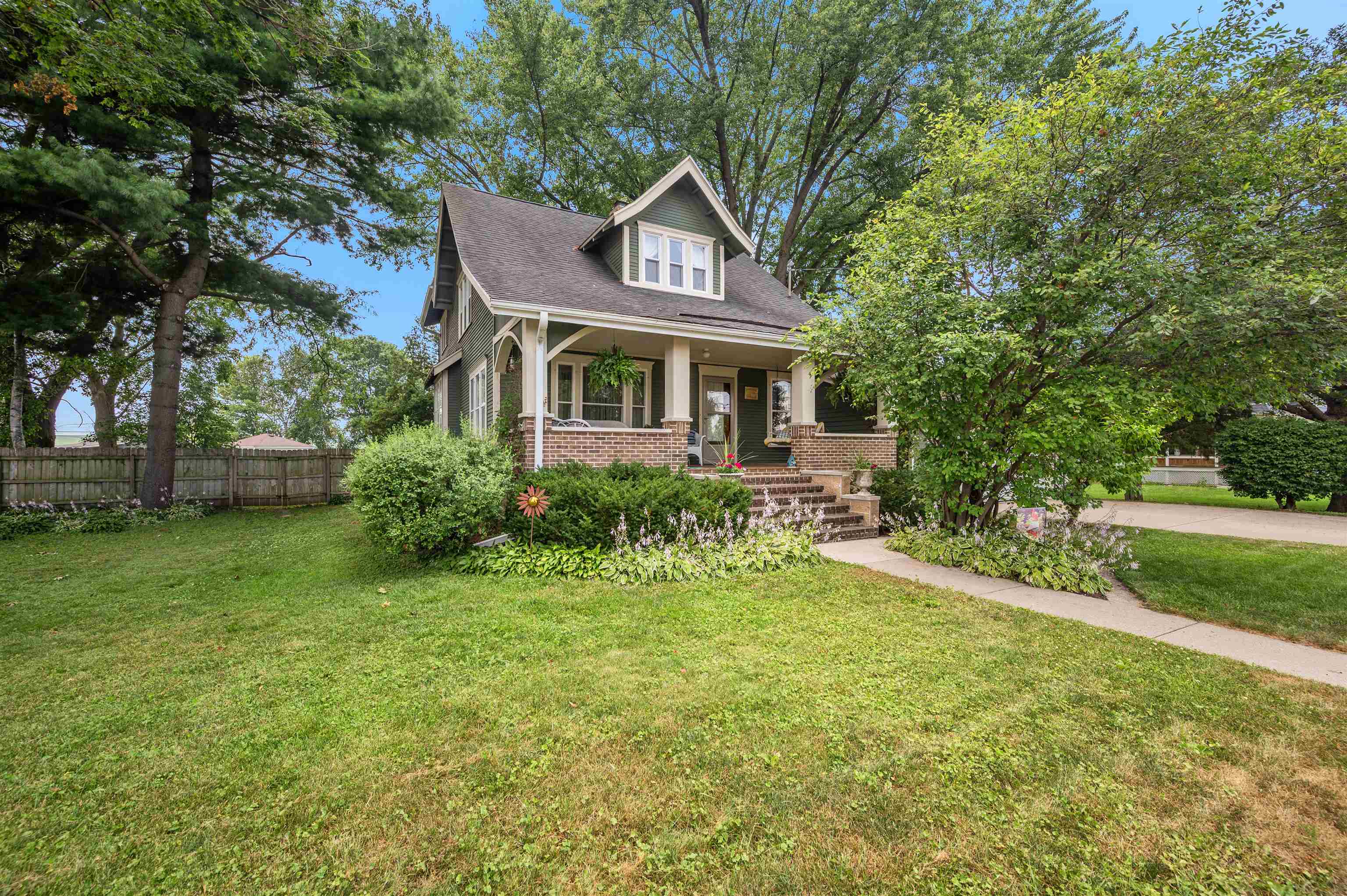 411 W Beloit Street — photo