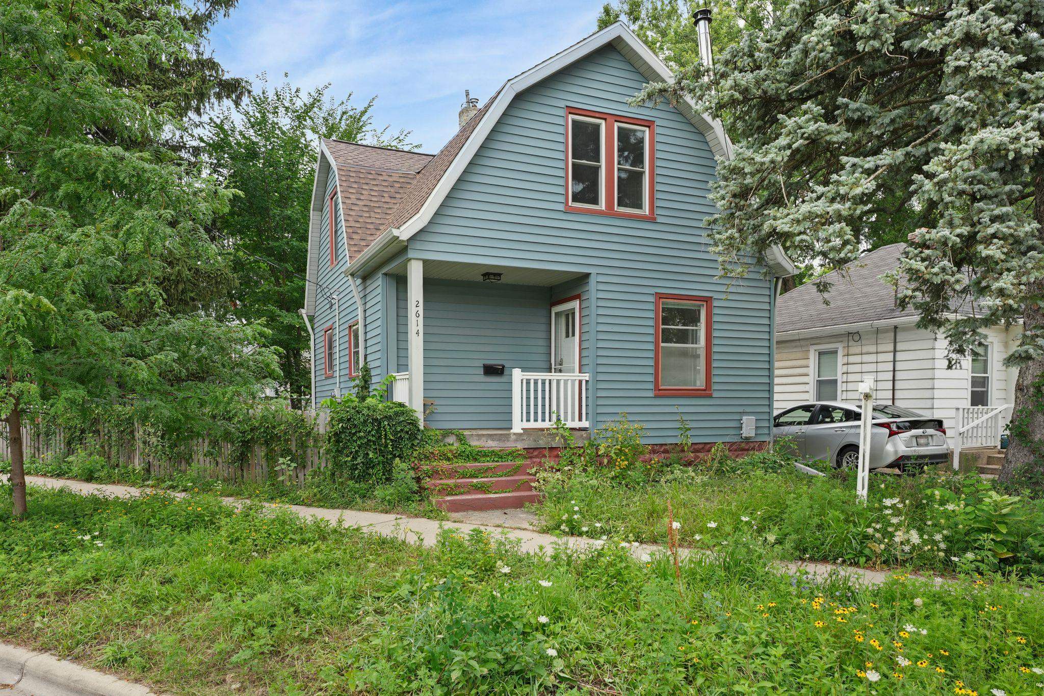 2614 St Paul Avenue — photo