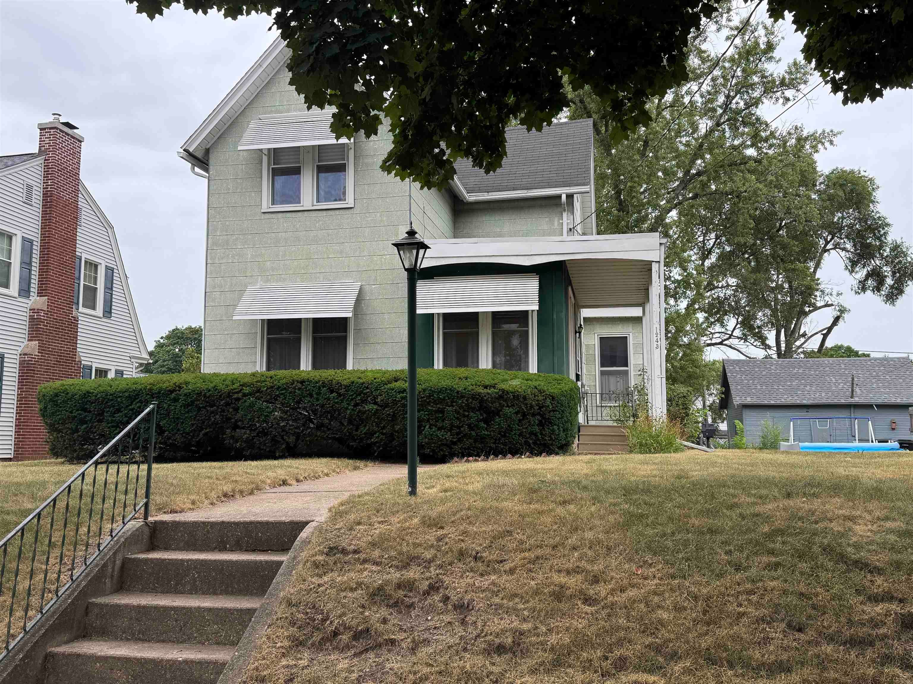 1243 Oak Street — photo