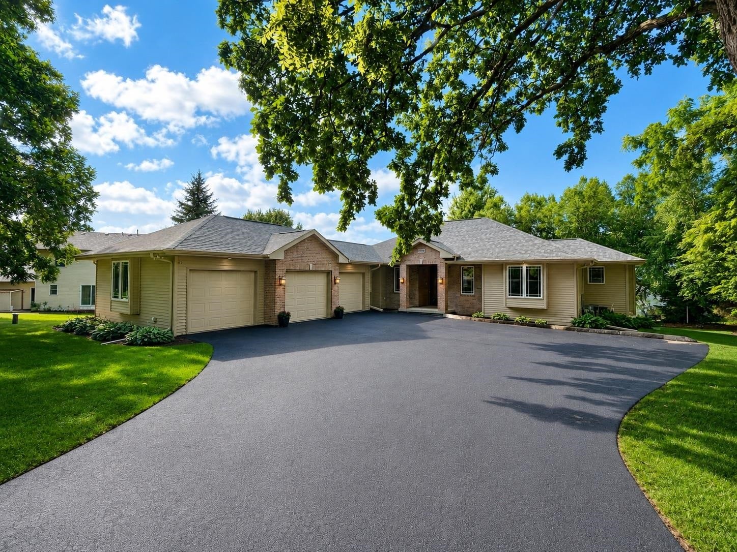 3738 Oak Lane Drive — photo