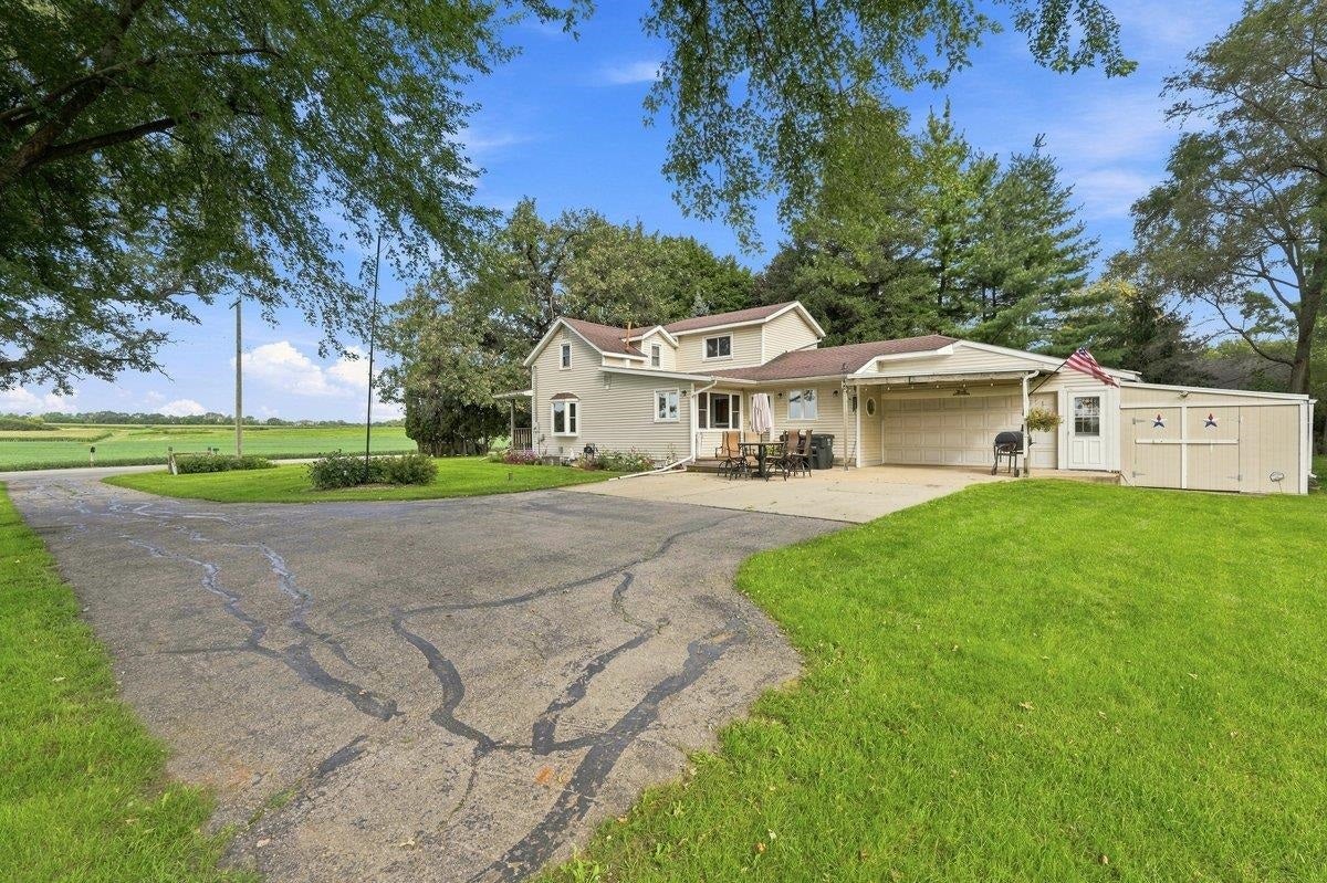 882 Taylor Lane — photo
