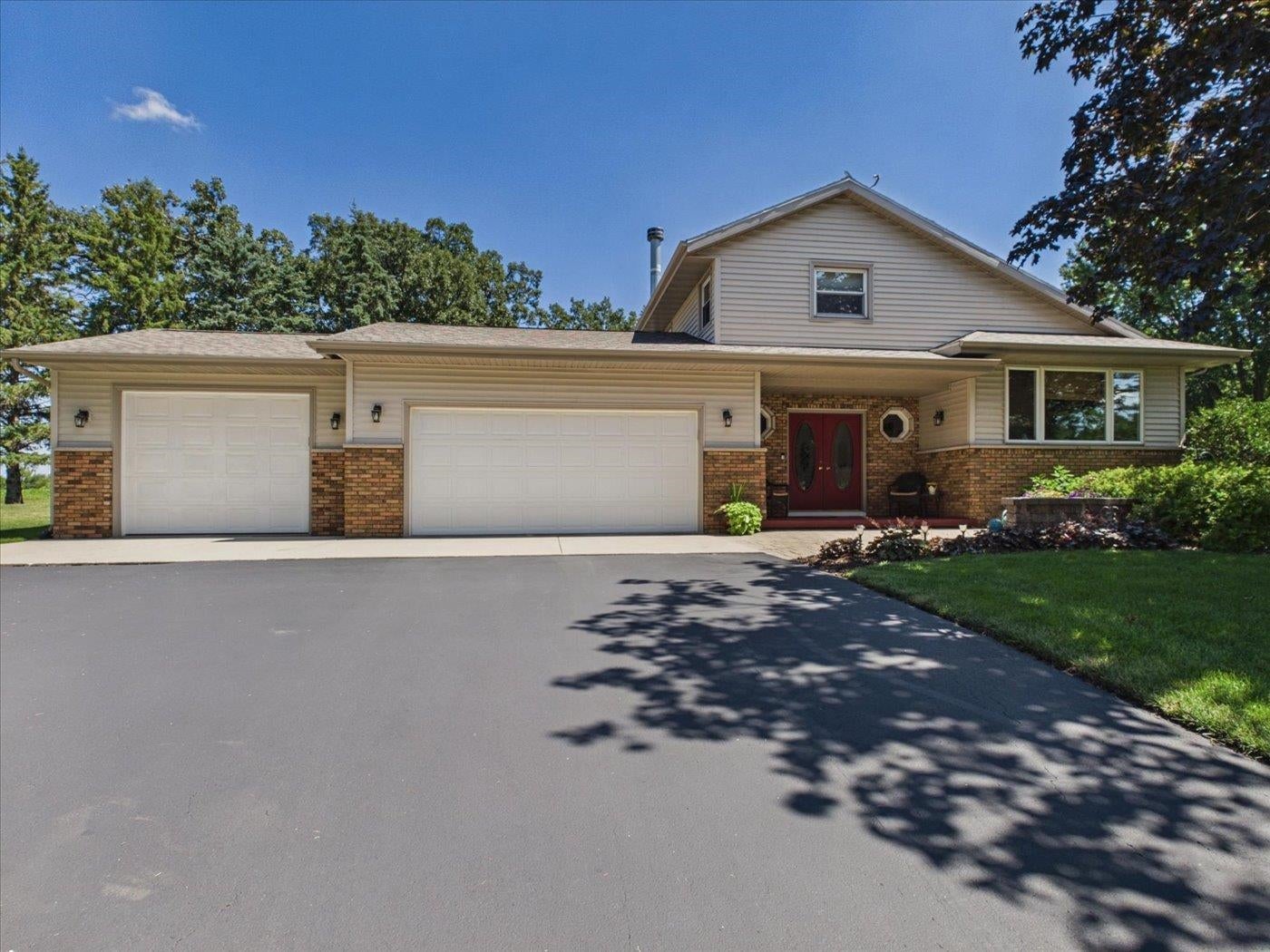 7442 Dekorra Road — photo