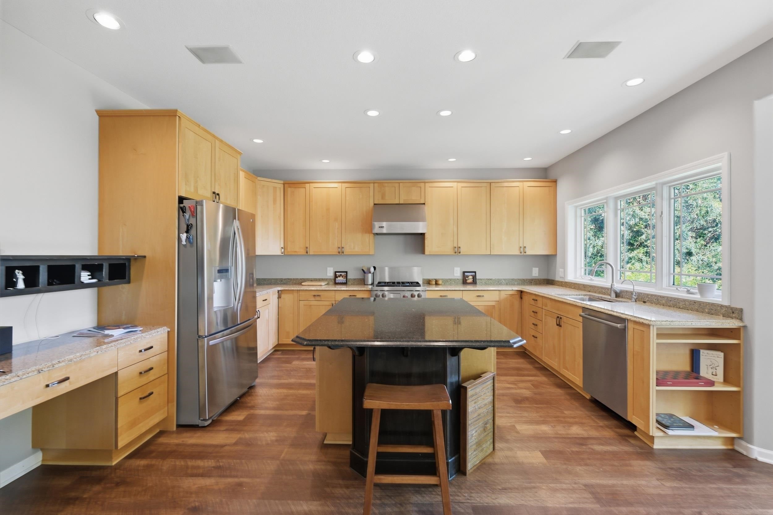 907 Cambridge Drive — photo