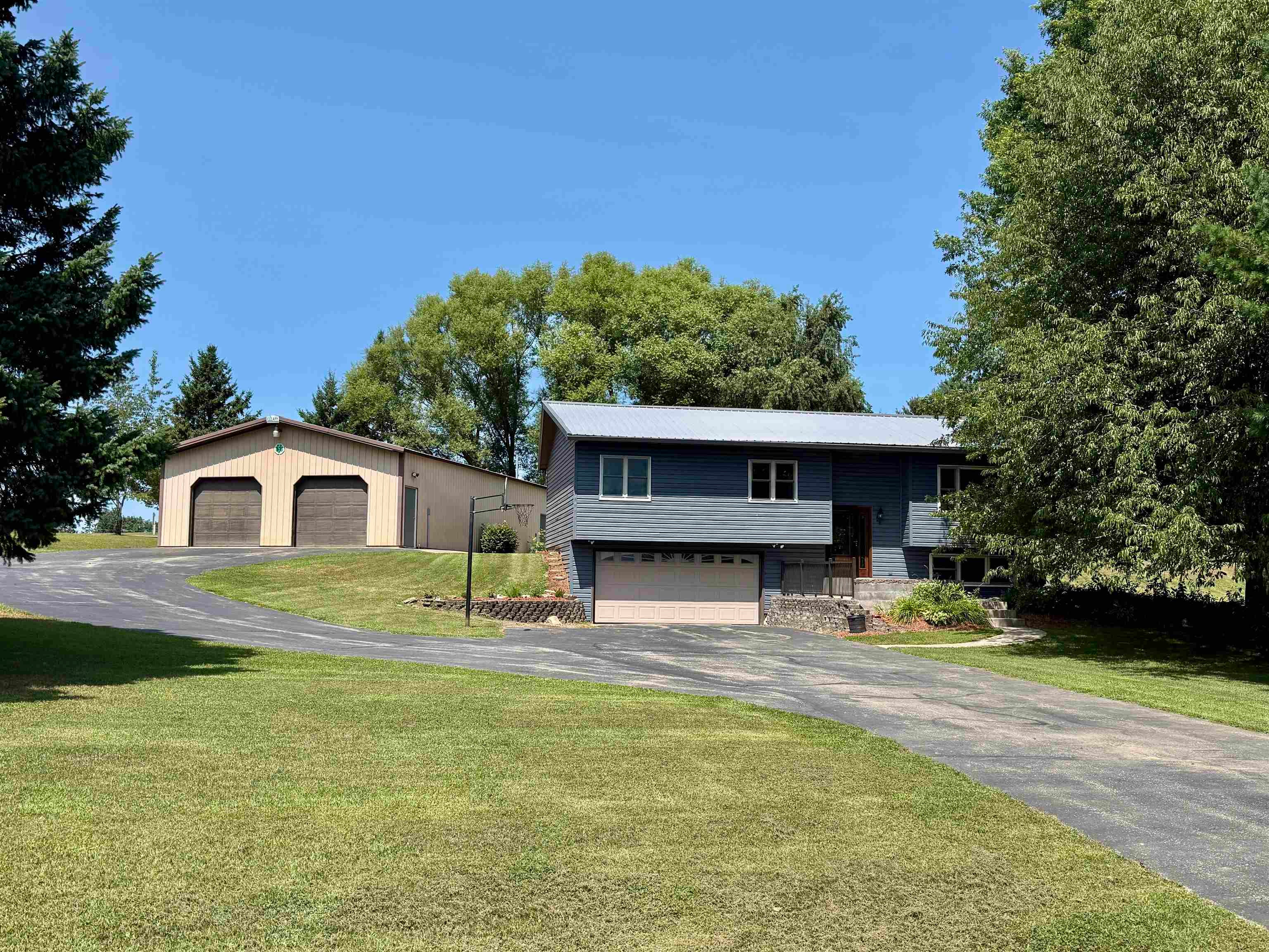 23578 Delrae Avenue — photo