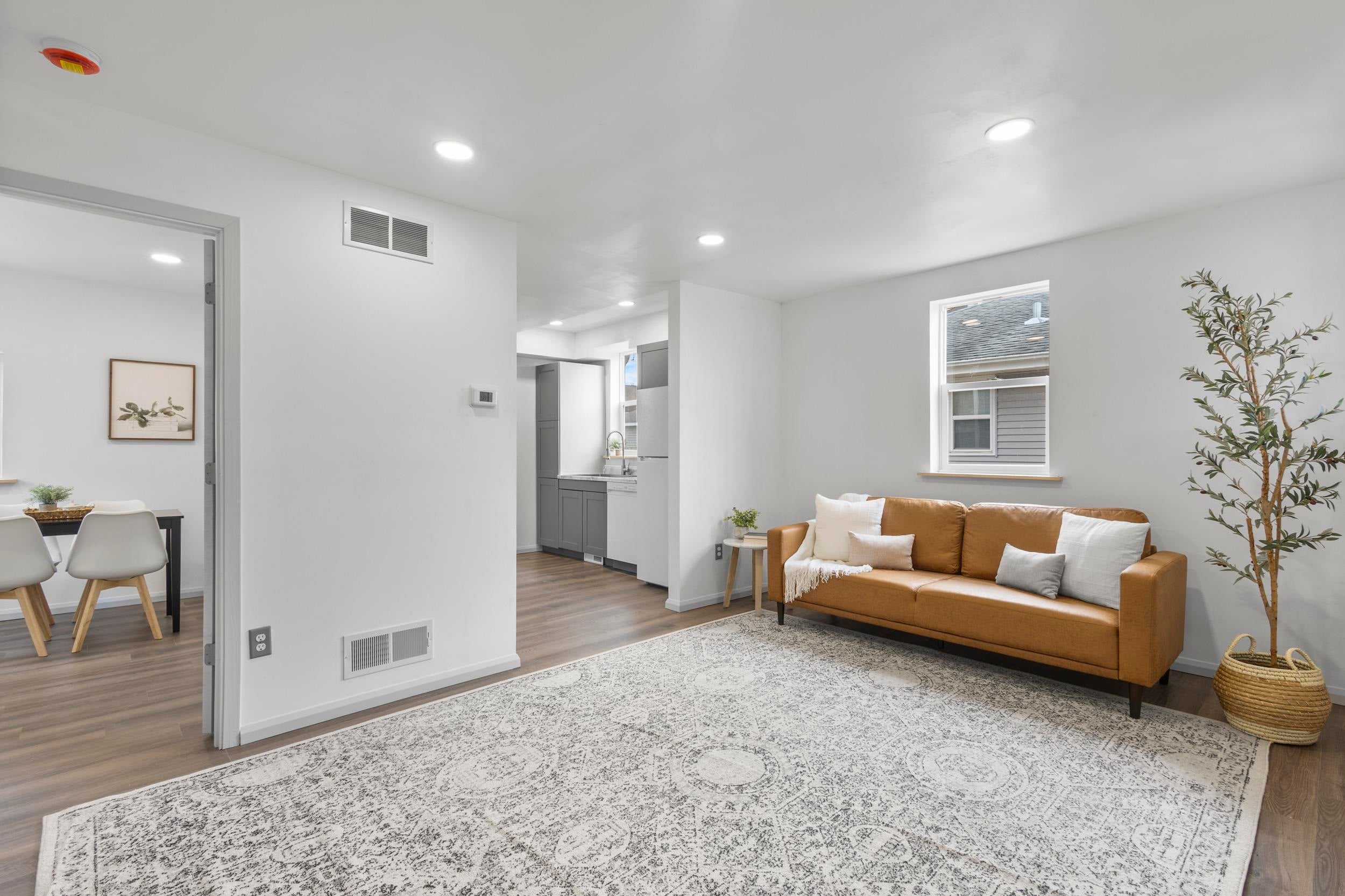 1317 Everett Street — photo