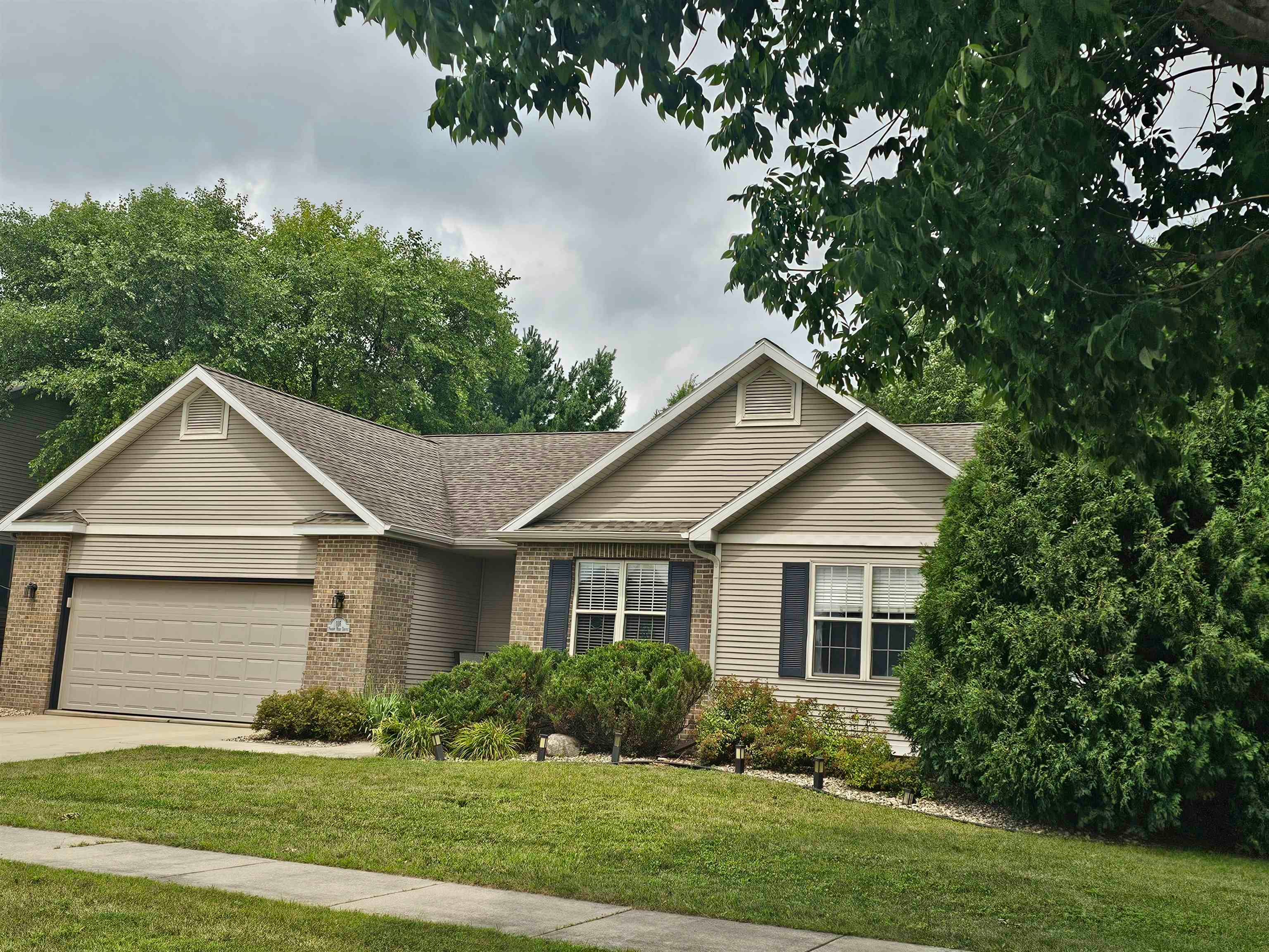 916 Forest View Drive — photo