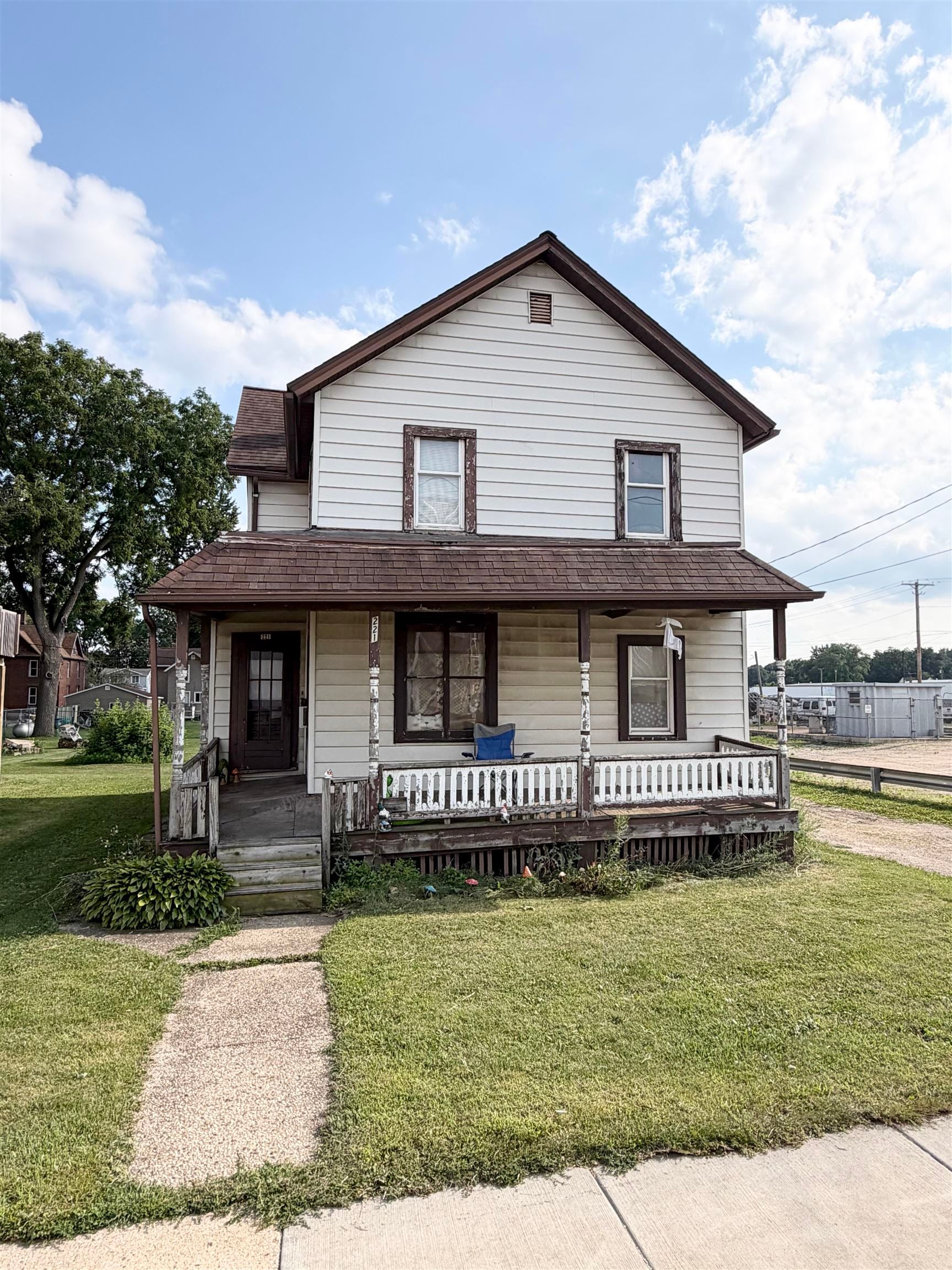 221 W Mill Street — photo
