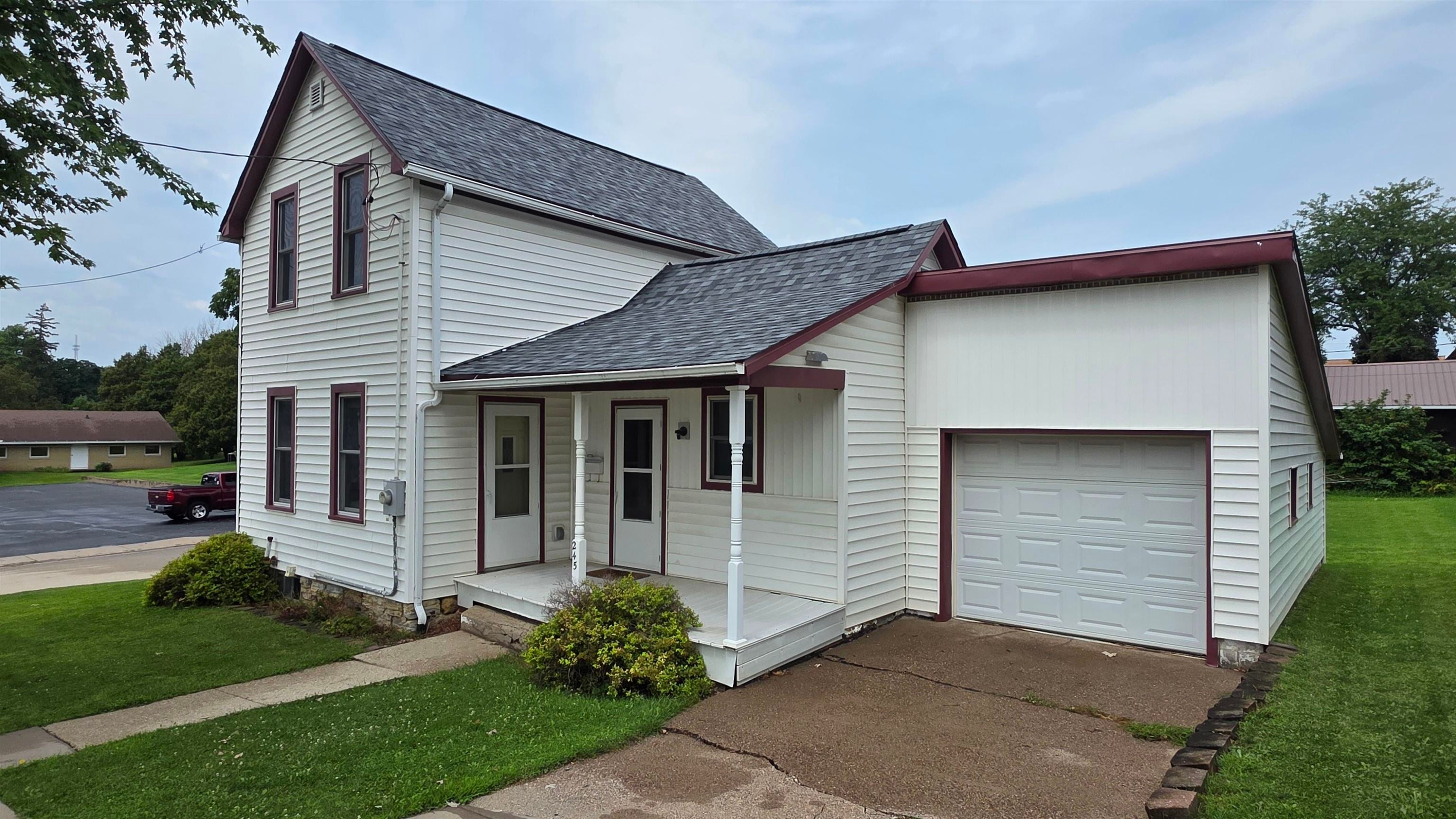 245 W Walnut Street — photo