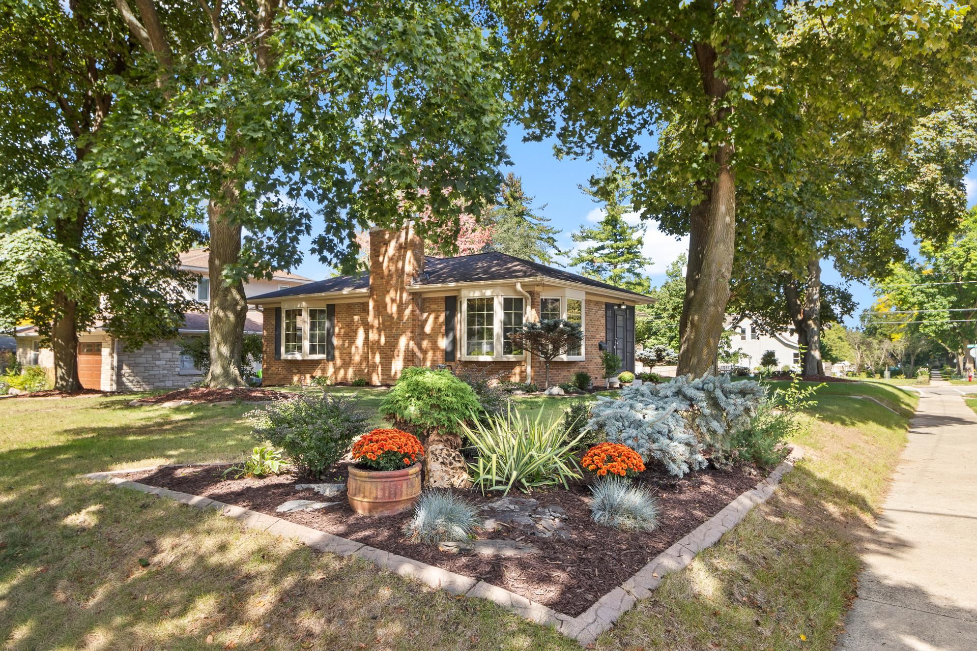 402 S Owen Drive — photo