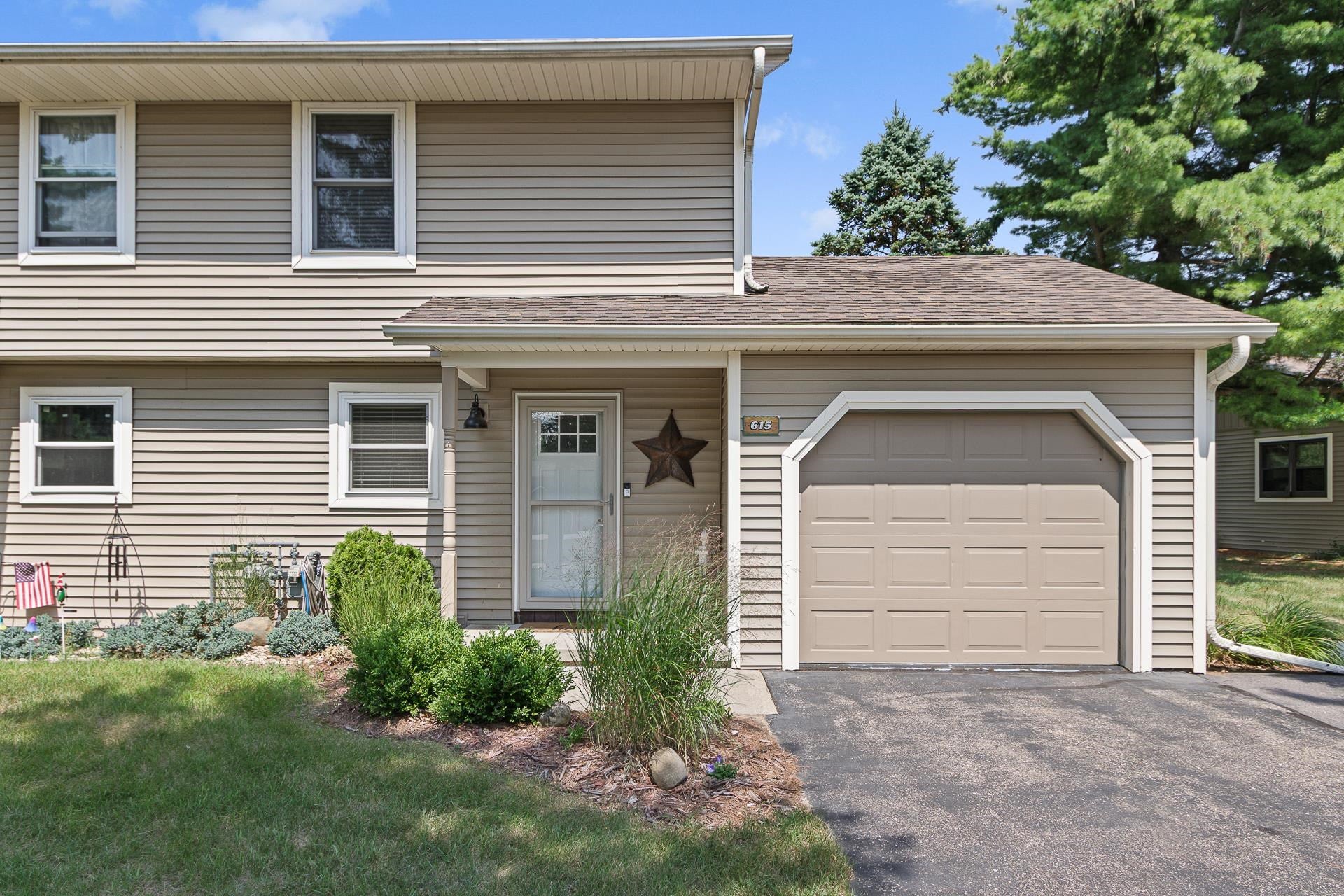 615 Saddle Ridge — photo
