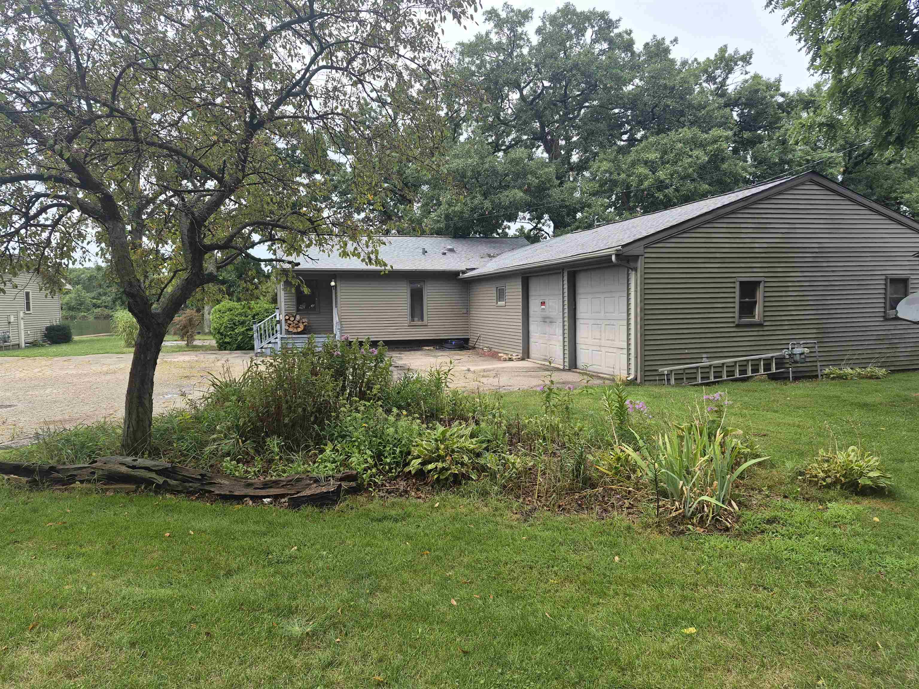 19 E Auburn Drive, Beloit, WI 53511 — photo 2