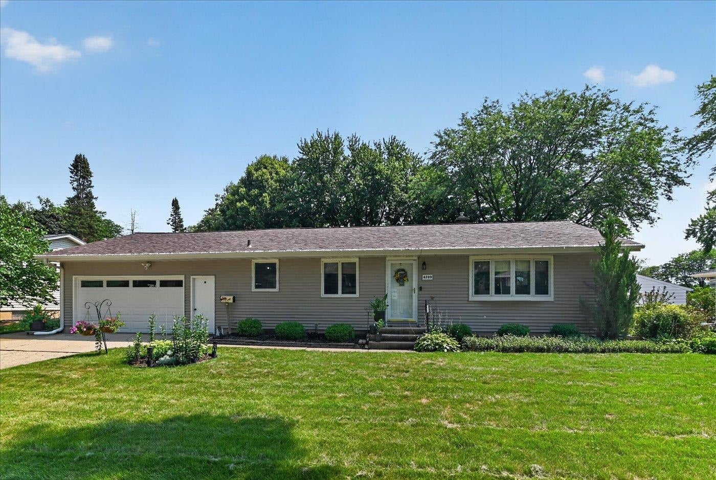 4709 Hermsmeier Lane — photo