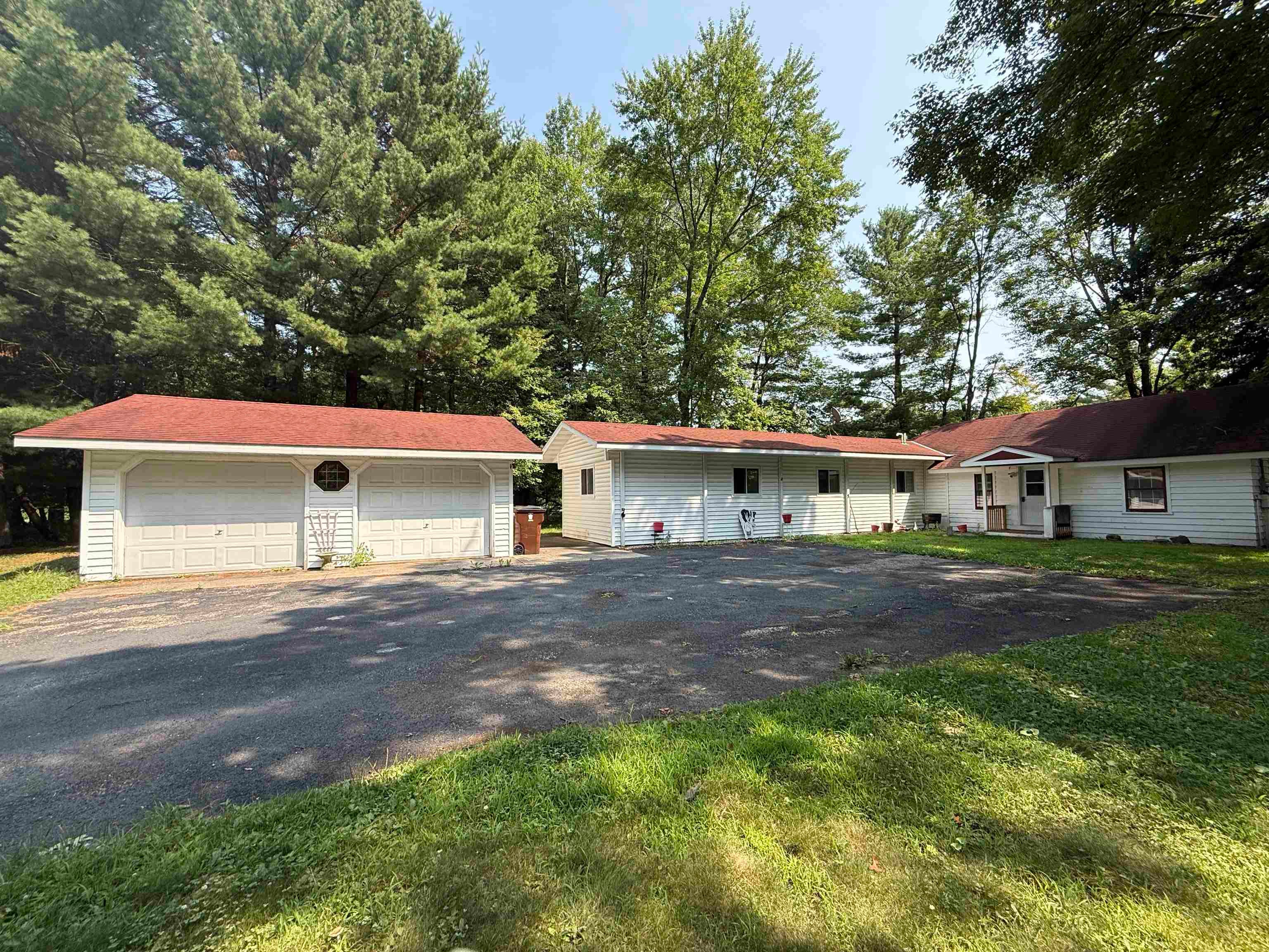 1451 Evergreen Court — photo