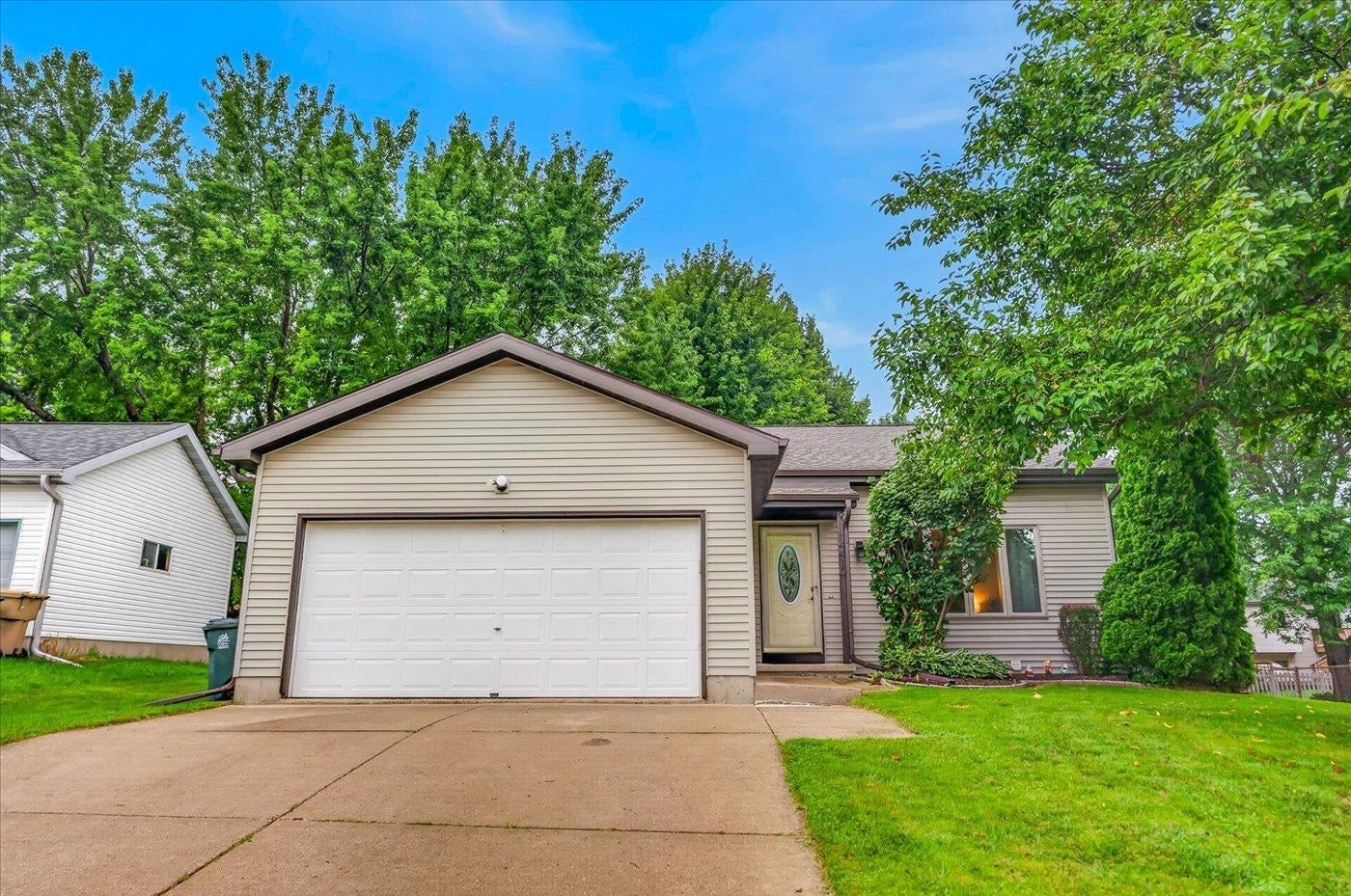 4410 Whitetail Lane — photo