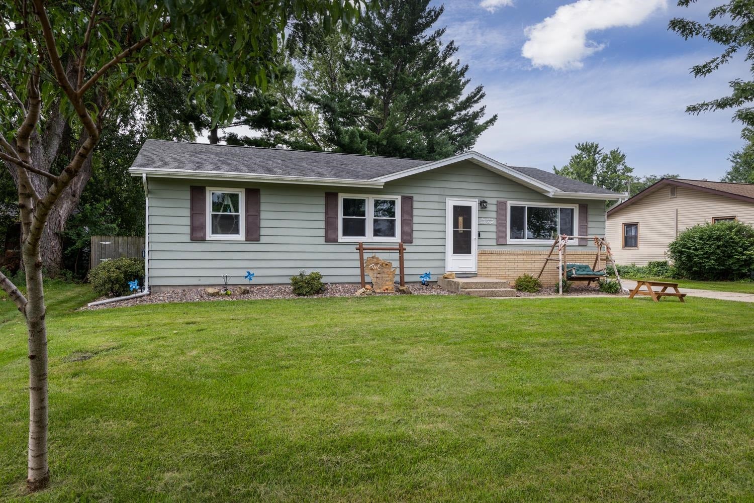 1748 Windsor Court — photo