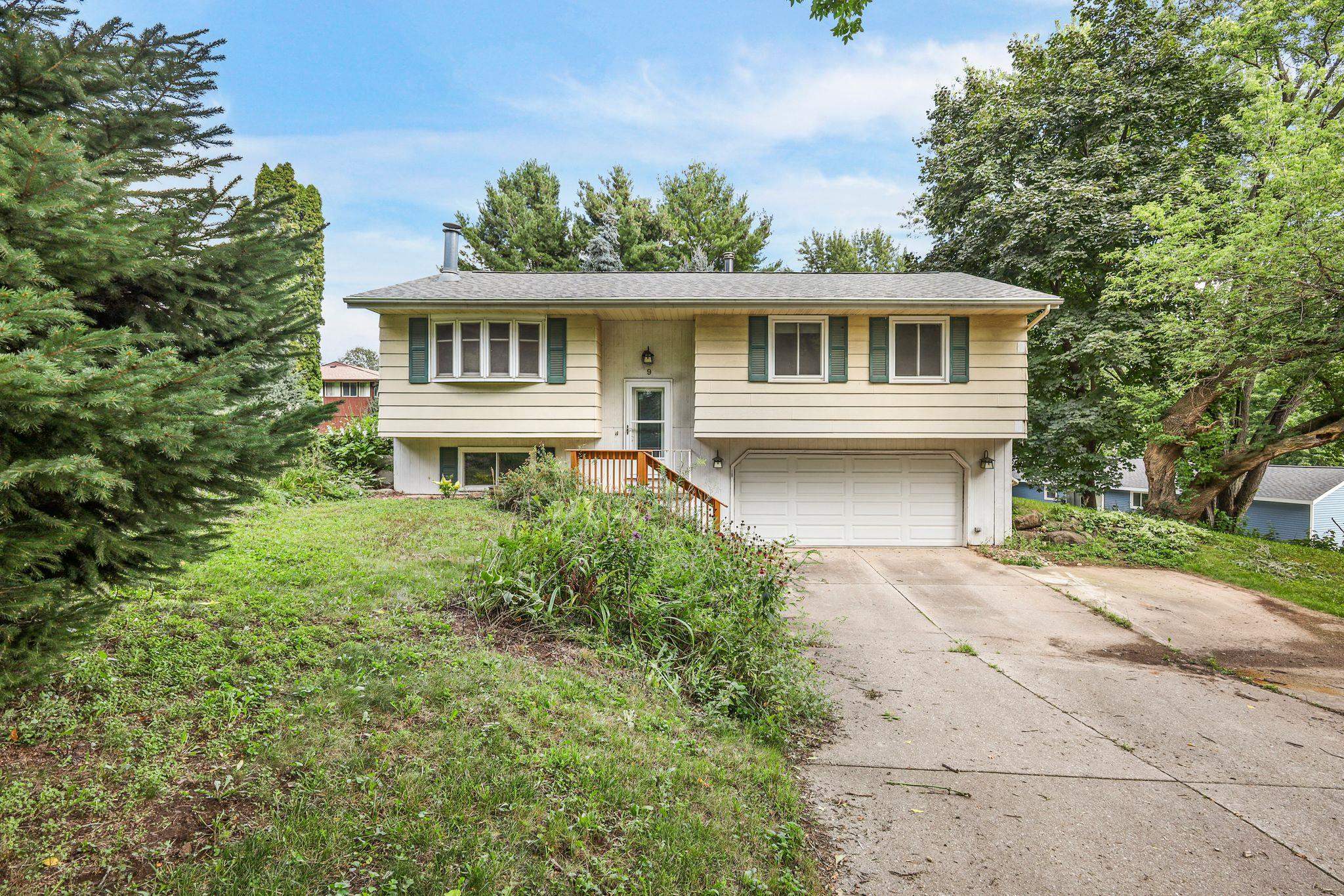 9 Esther Court — photo