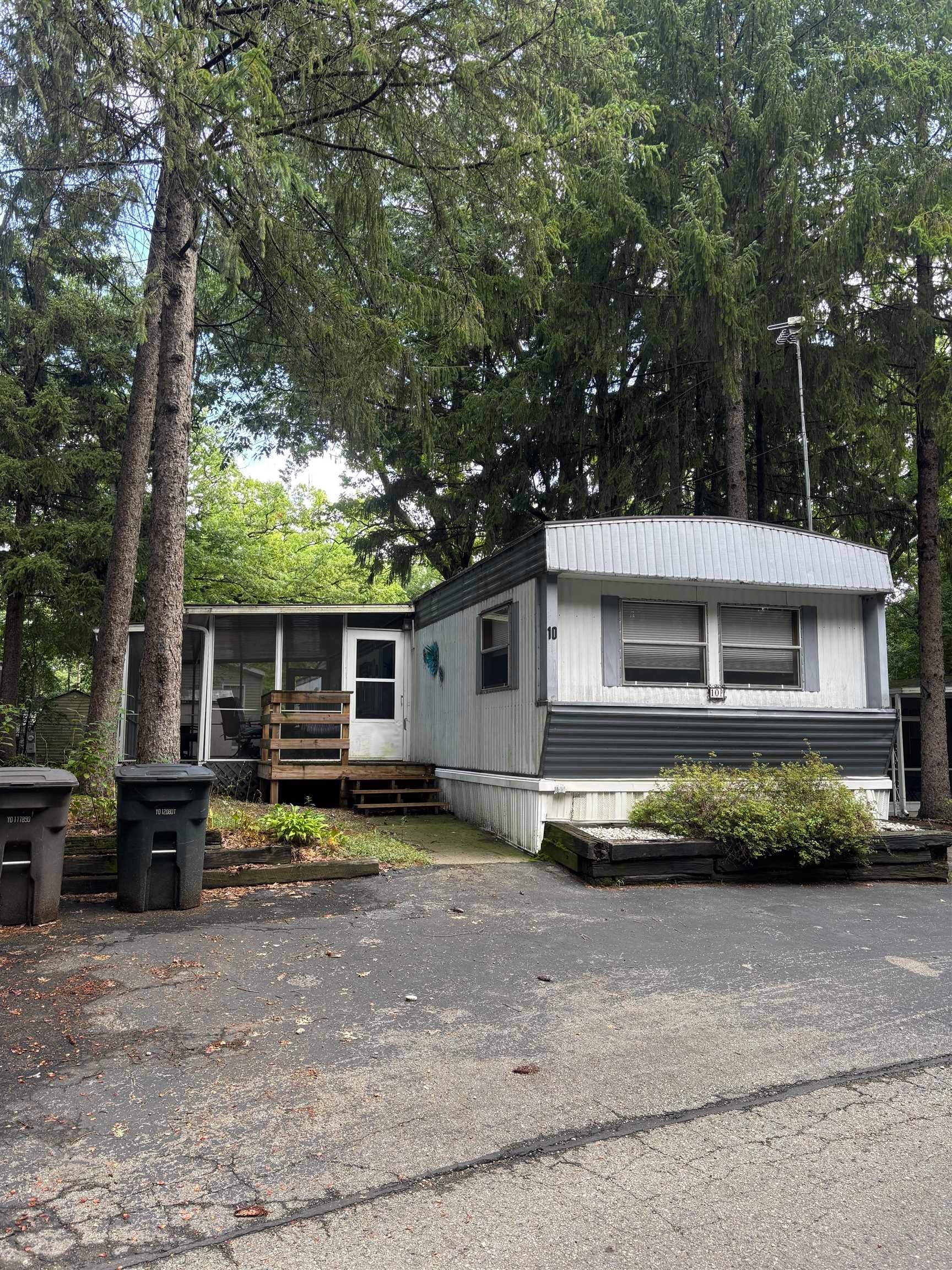10P Shady Pines Road — photo