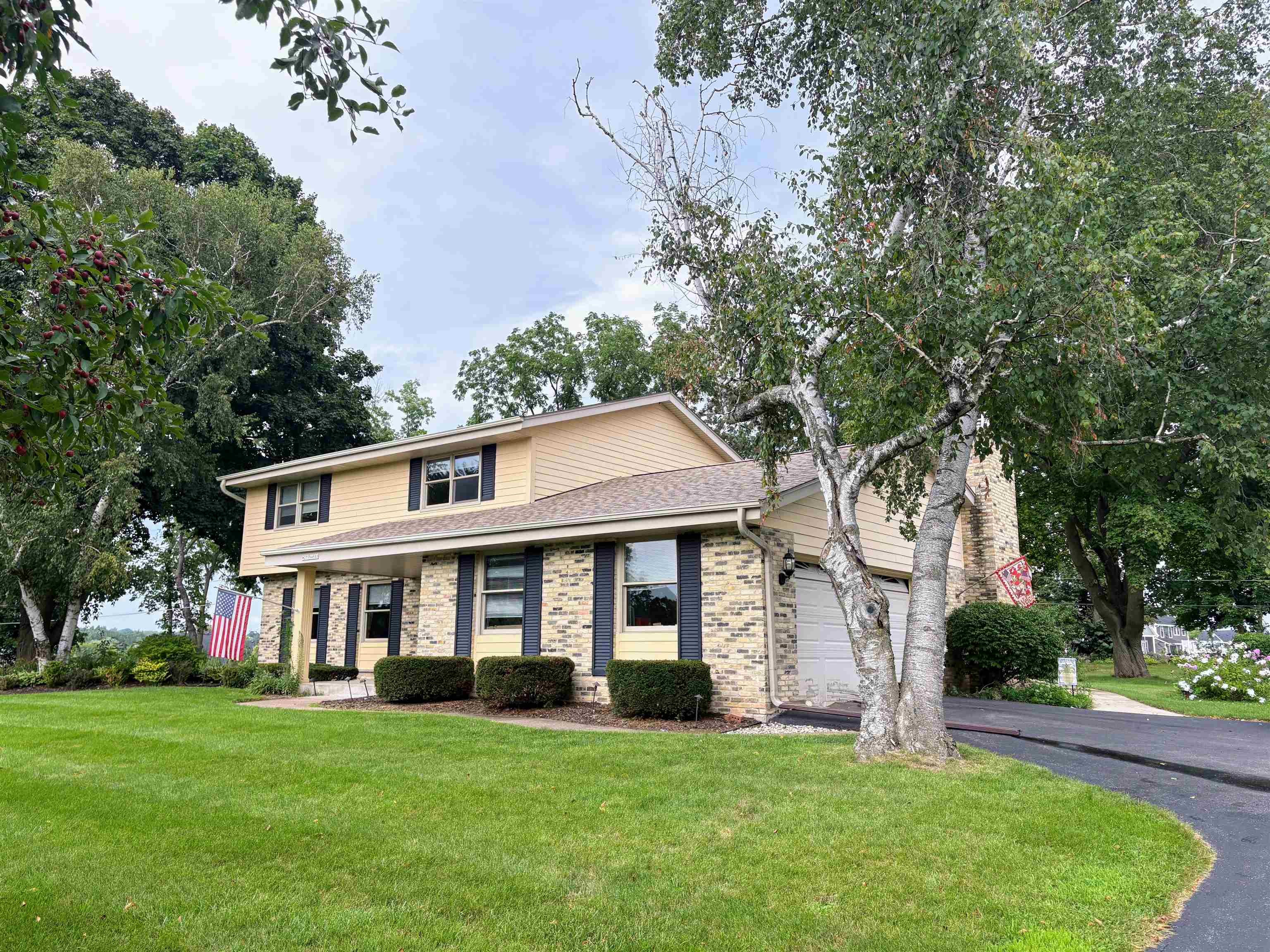 W275 N4880 S Courtland Circle — photo