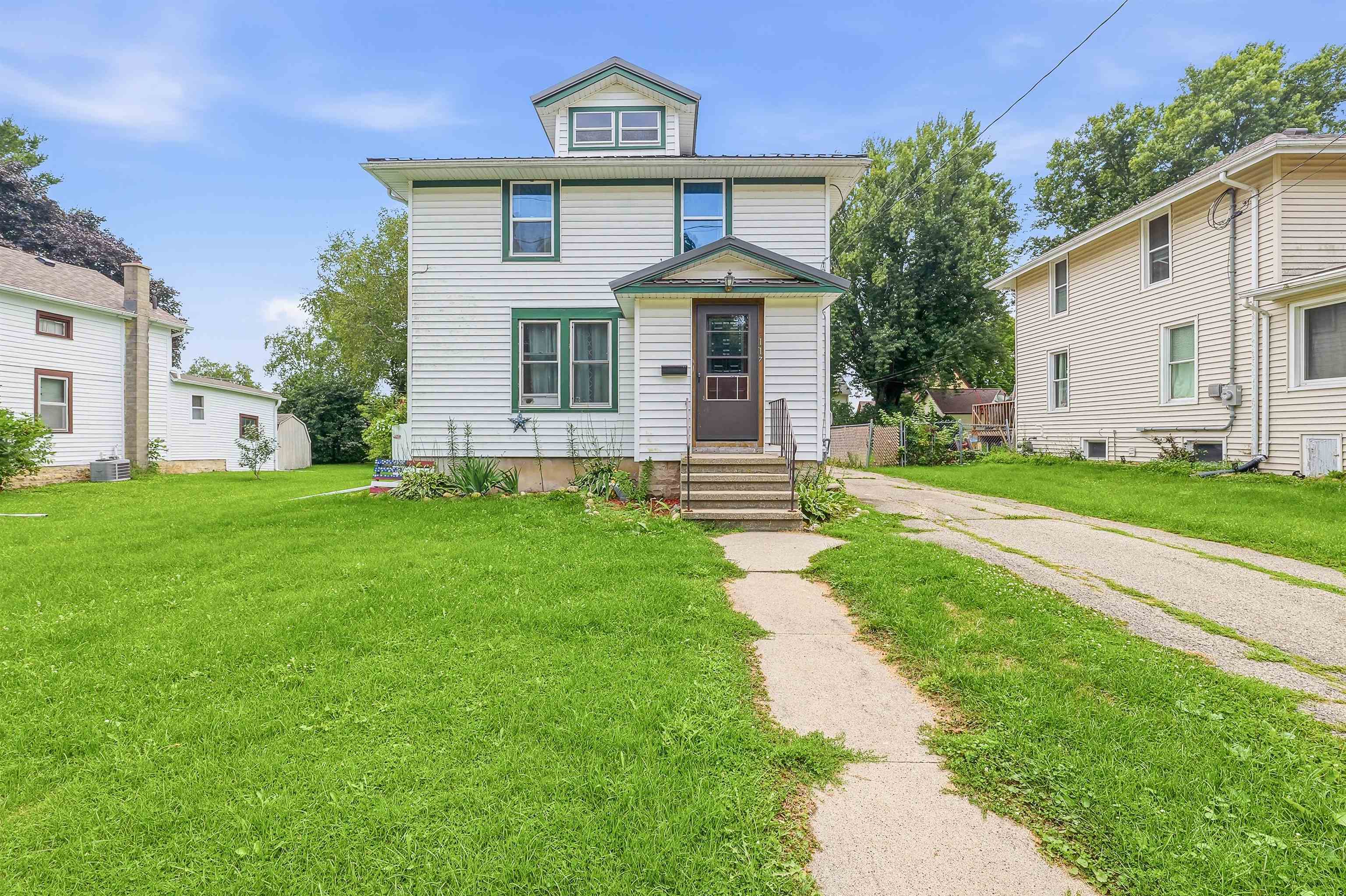 117 W Burnett Street — photo
