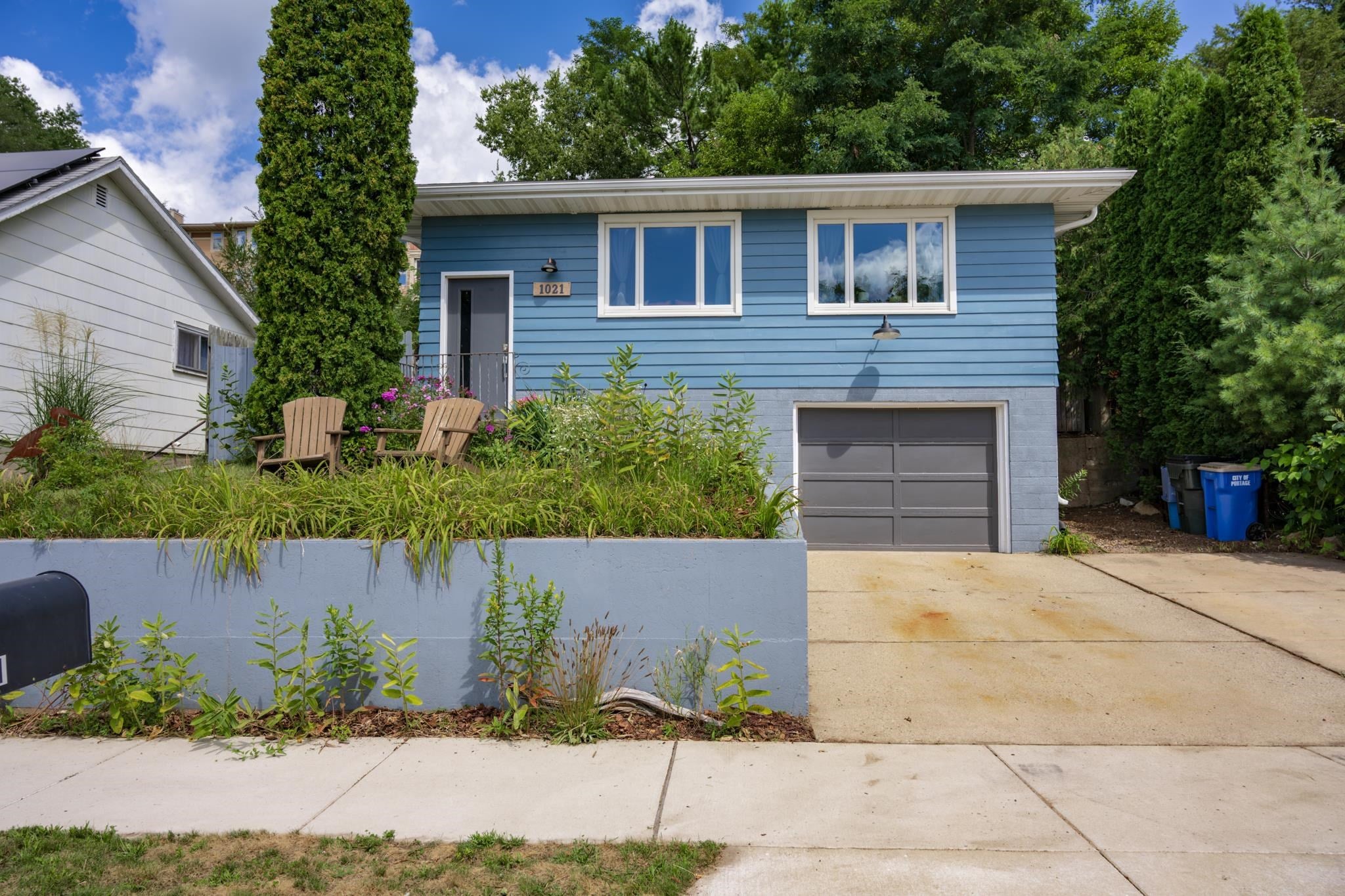 1021 W Conant Street — photo