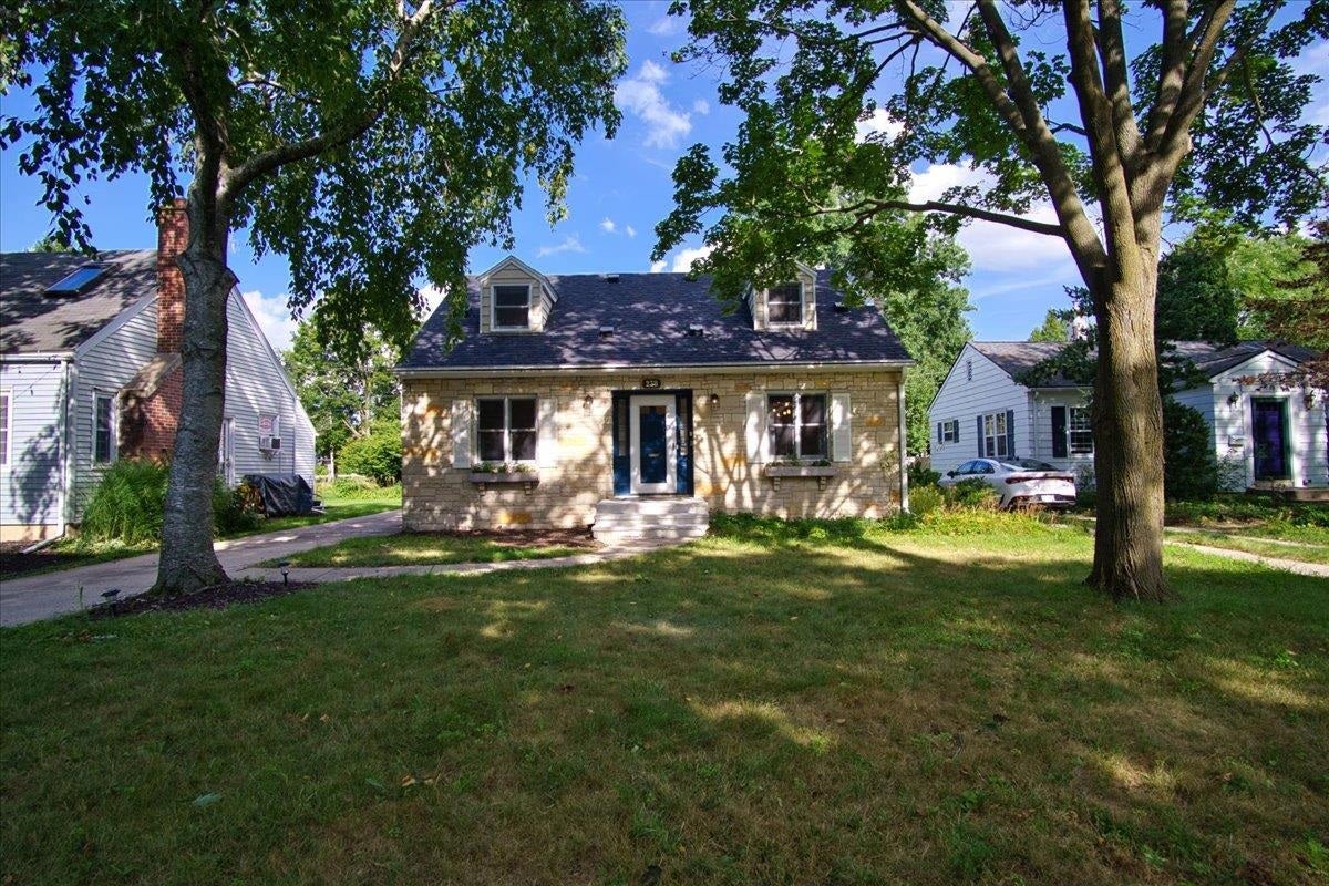 238 Kensington Drive — photo