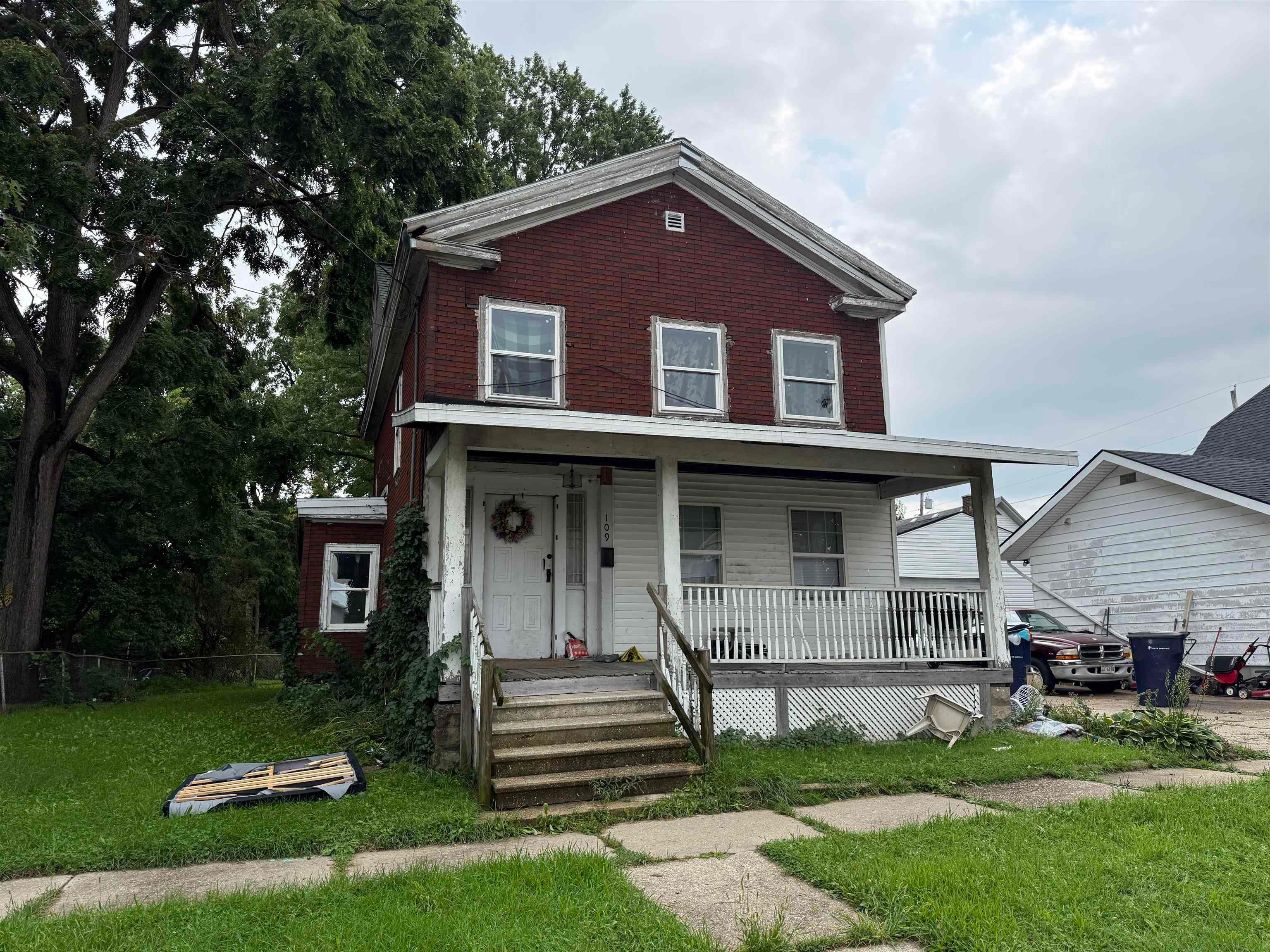 109 W Holmes Street — photo