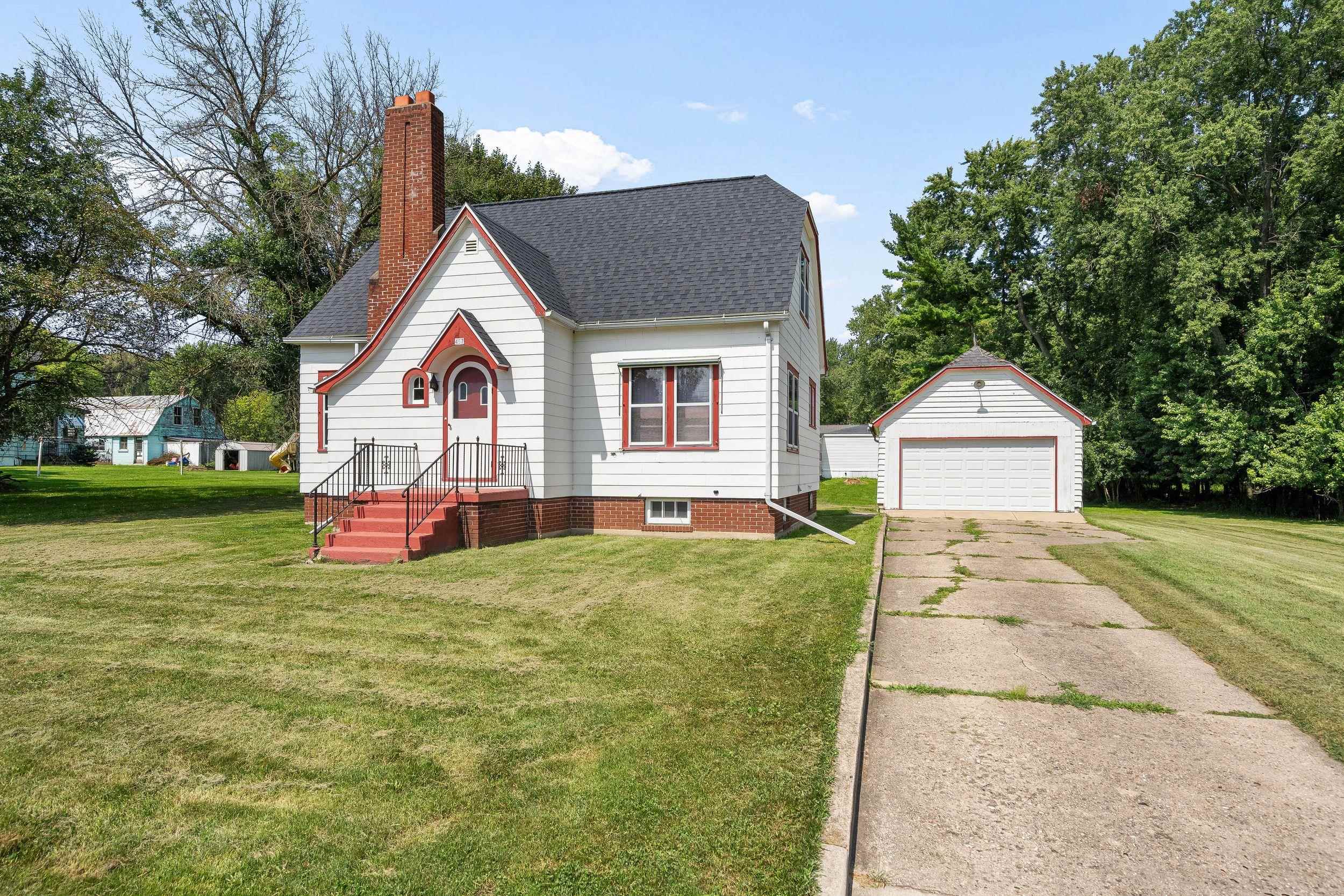 457 W John Street — photo